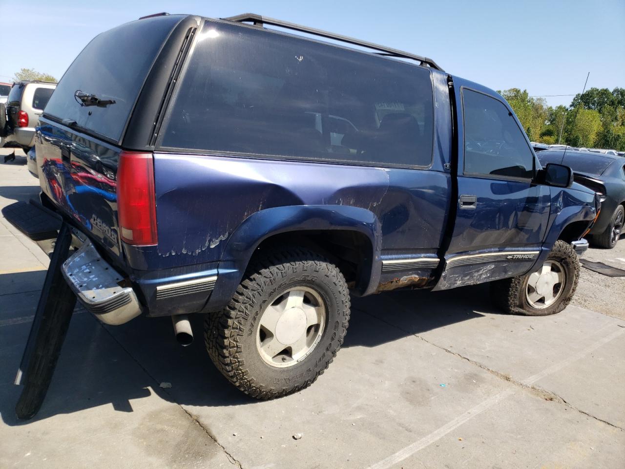 1998 Chevrolet Tahoe K1500 Blue vin: 3GNEK18R4WG101899