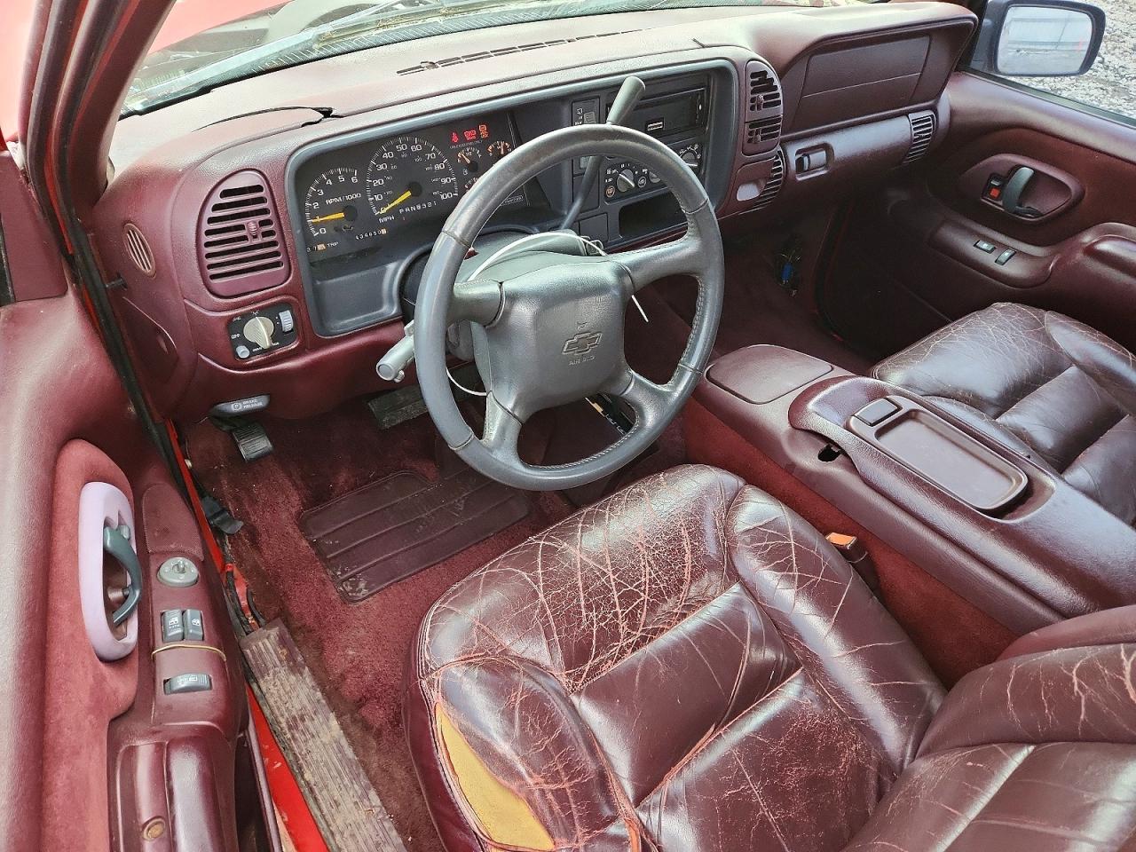 1998 Chevrolet Tahoe K1500 Red vin: 3GNEK18R4WG108786