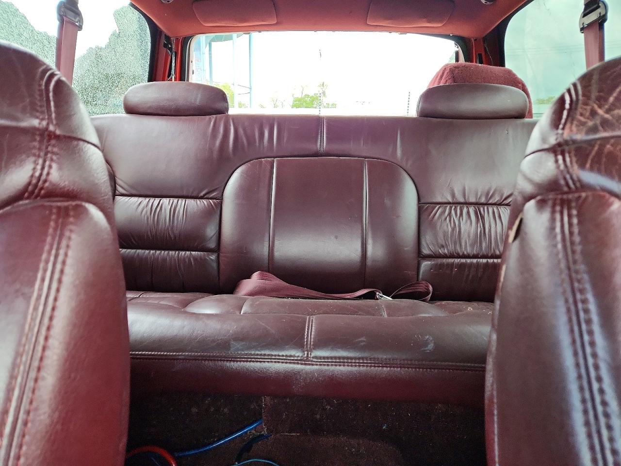 1998 Chevrolet Tahoe K1500 Red vin: 3GNEK18R4WG108786