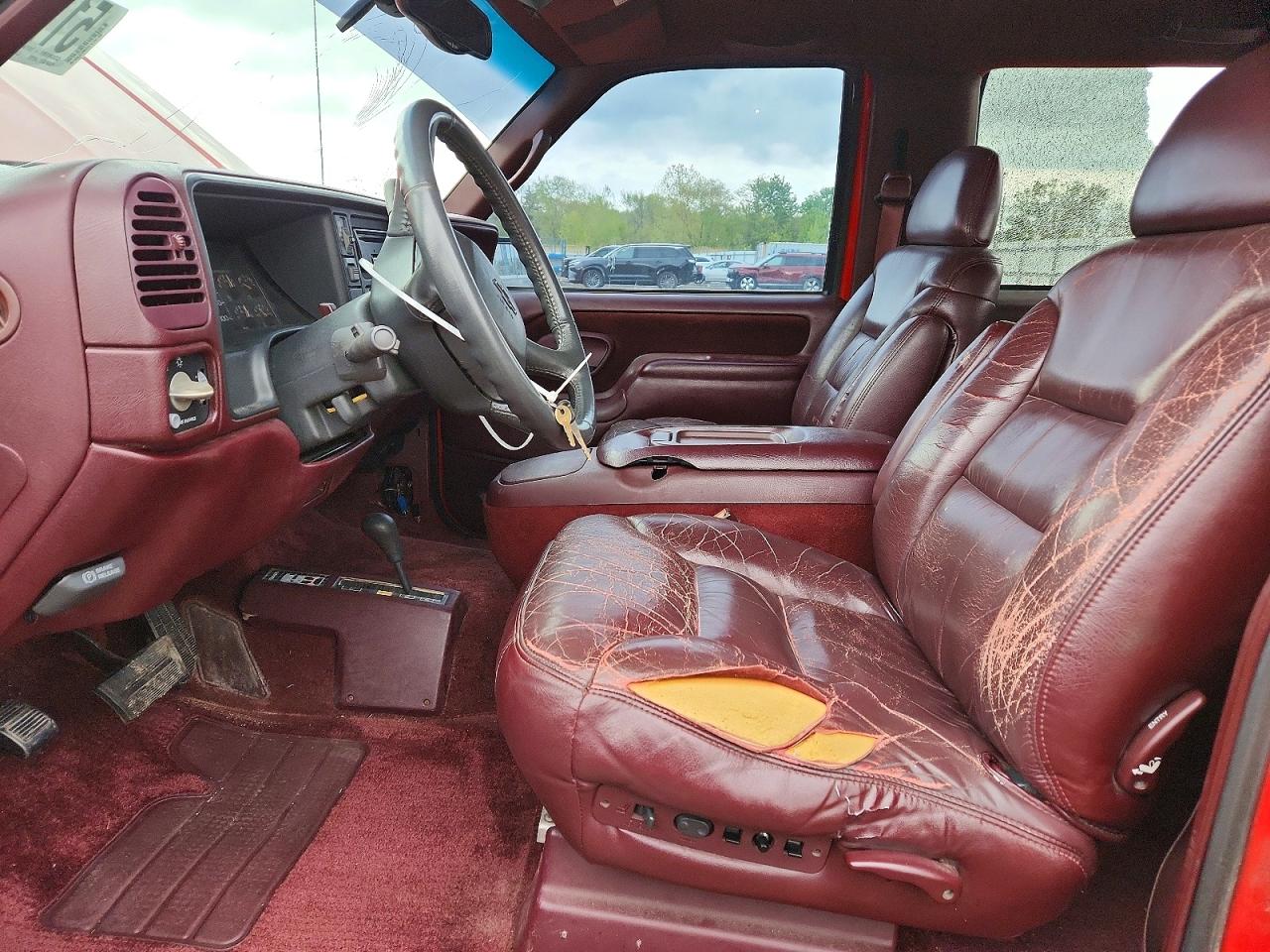 1998 Chevrolet Tahoe K1500 Red vin: 3GNEK18R4WG108786