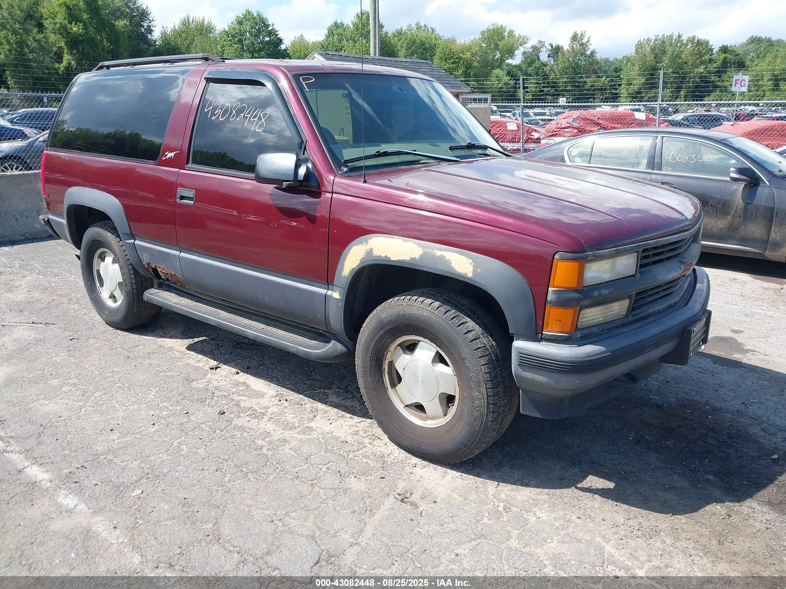 1998 Chevrolet Tahoe   Бордовый vin: 3GNEK18R4WG122252