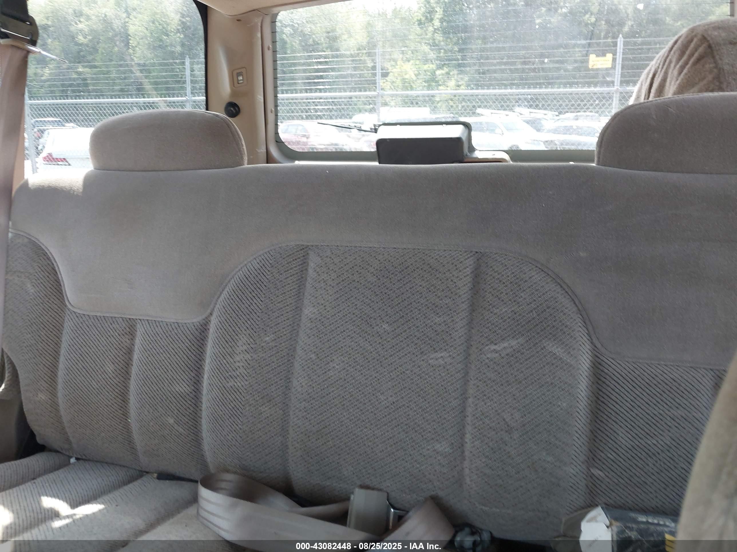 1998 Chevrolet Tahoe   Burgundy vin: 3GNEK18R4WG122252