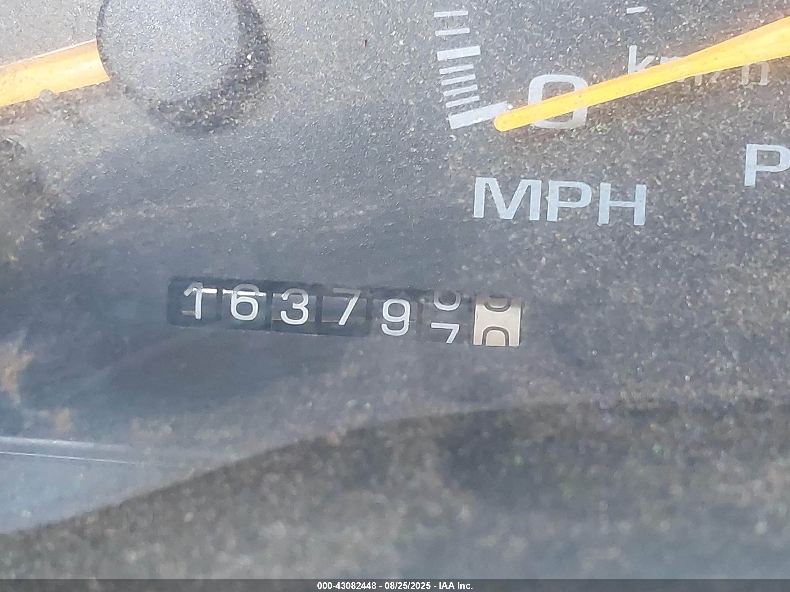 1998 Chevrolet Tahoe   Burgundy vin: 3GNEK18R4WG122252