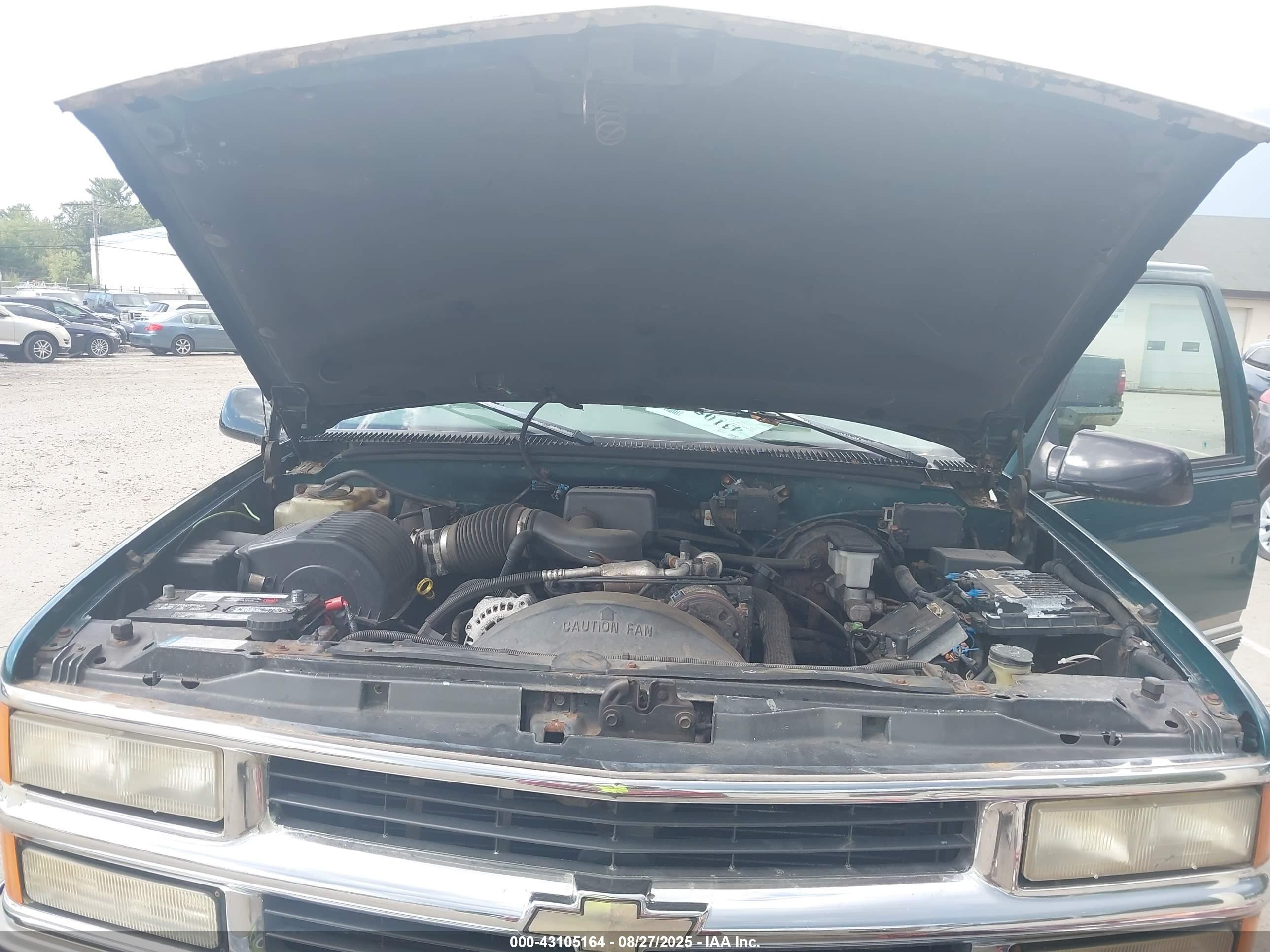 1998 Chevrolet Tahoe   Green vin: 3GNEK18R4WG124972