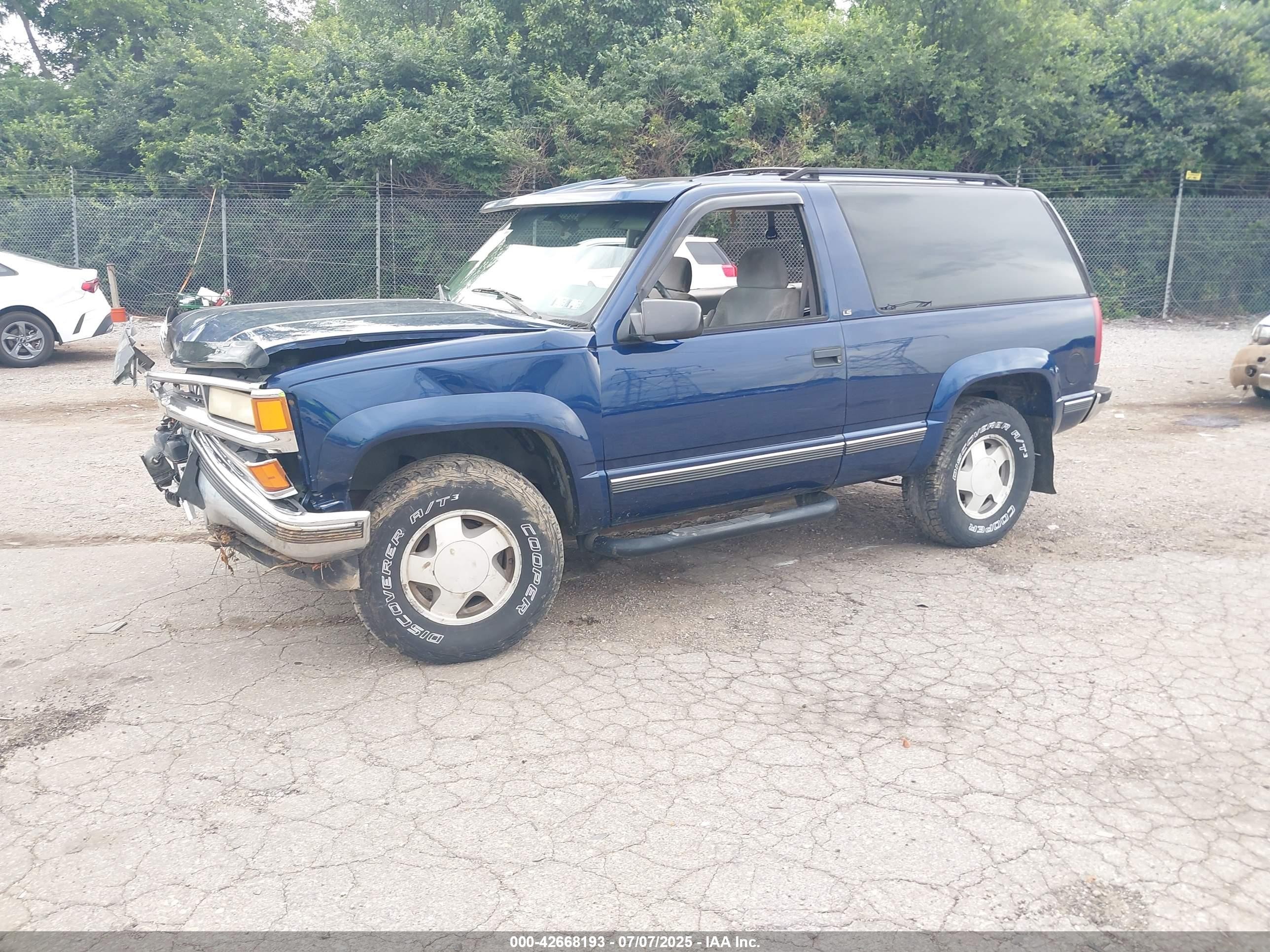 1996 Chevrolet Tahoe K1500 Blue vin: 3GNEK18R6TG152252