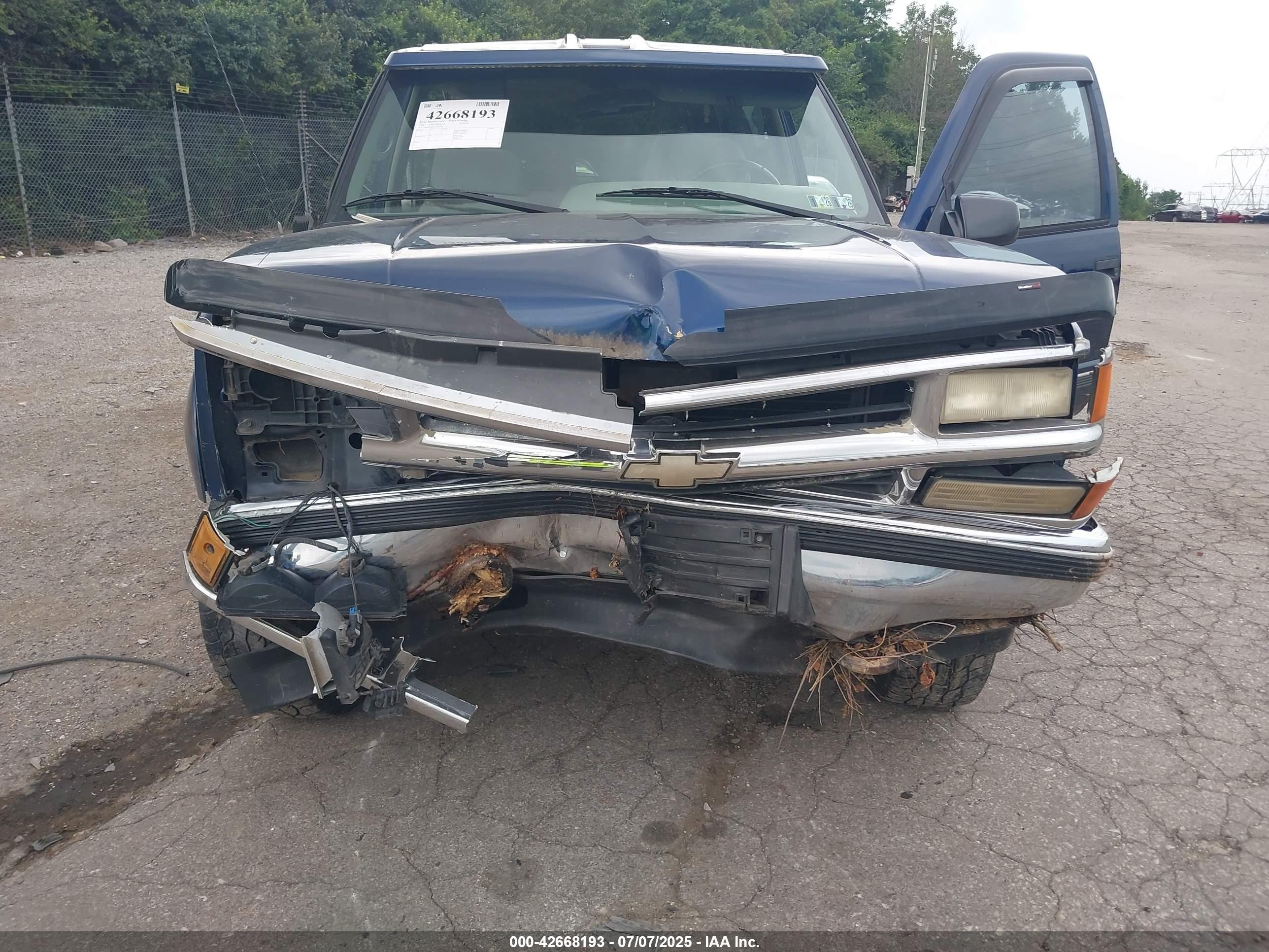 1996 Chevrolet Tahoe K1500 Blue vin: 3GNEK18R6TG152252