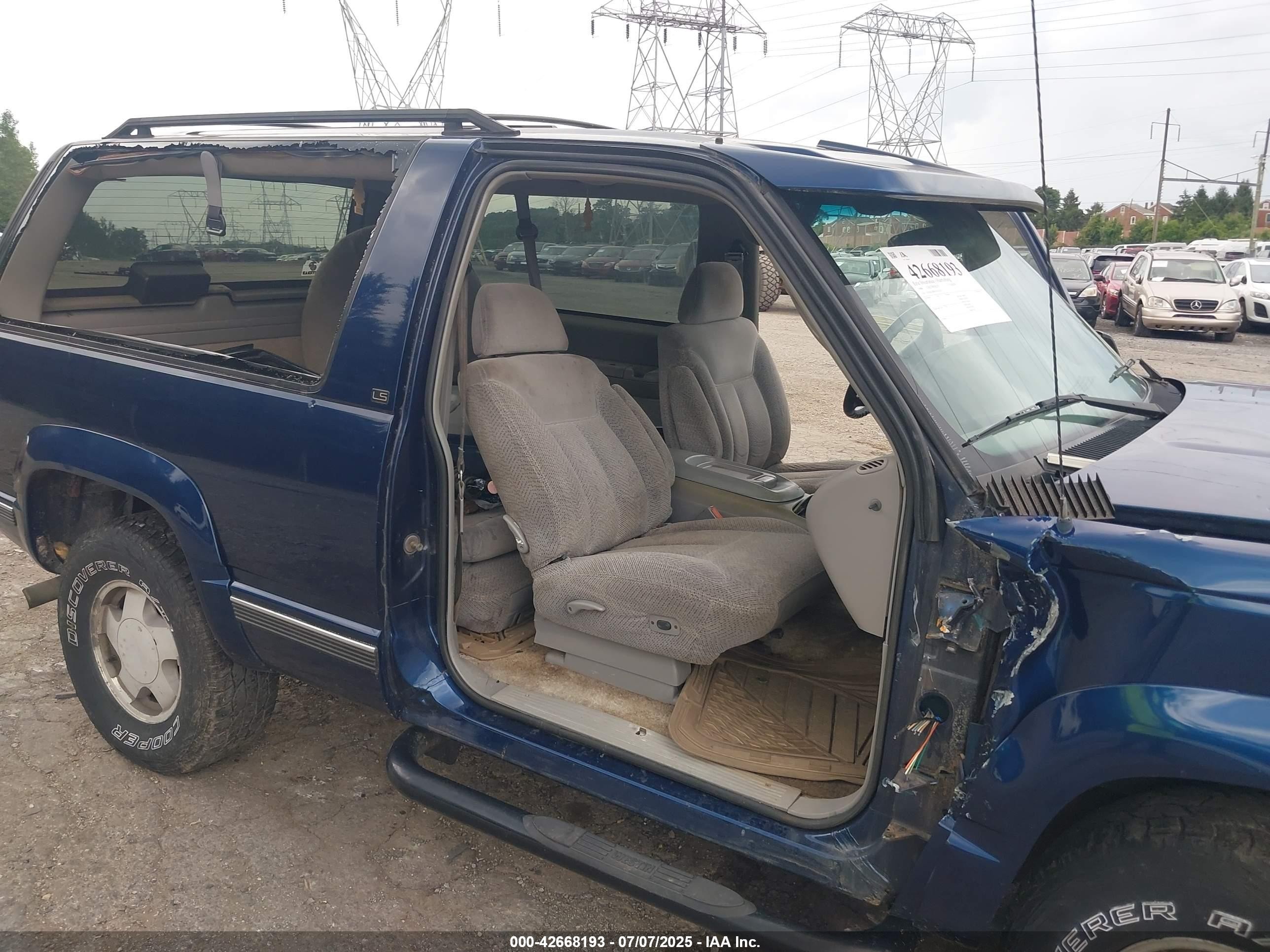 1996 Chevrolet Tahoe K1500 Blue vin: 3GNEK18R6TG152252