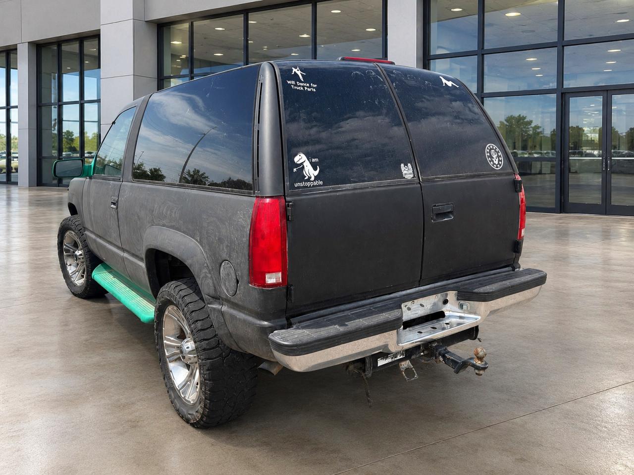1998 Chevrolet Tahoe K1500 Black vin: 3GNEK18R6WG123354