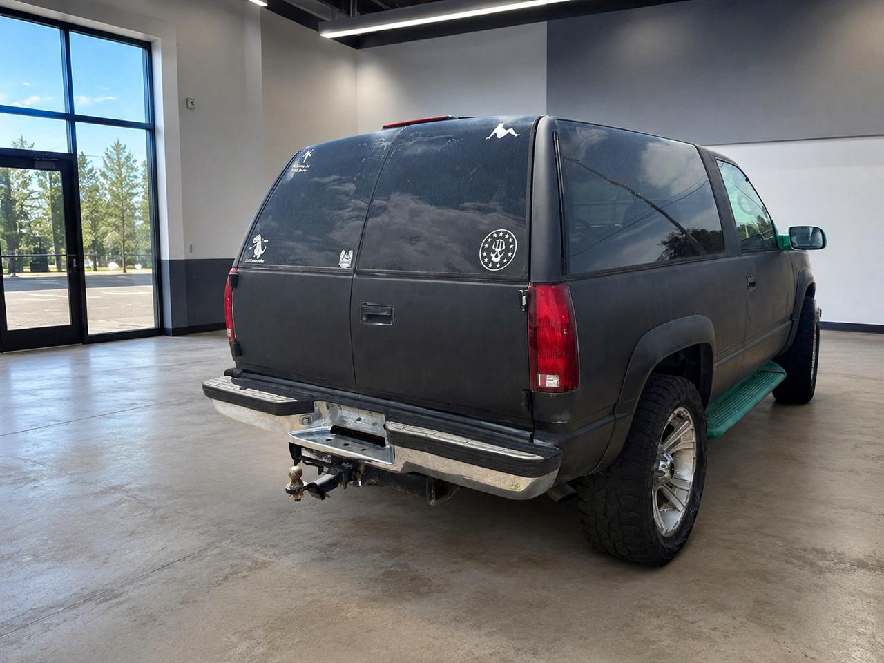 1998 Chevrolet Tahoe K1500 Black vin: 3GNEK18R6WG123354