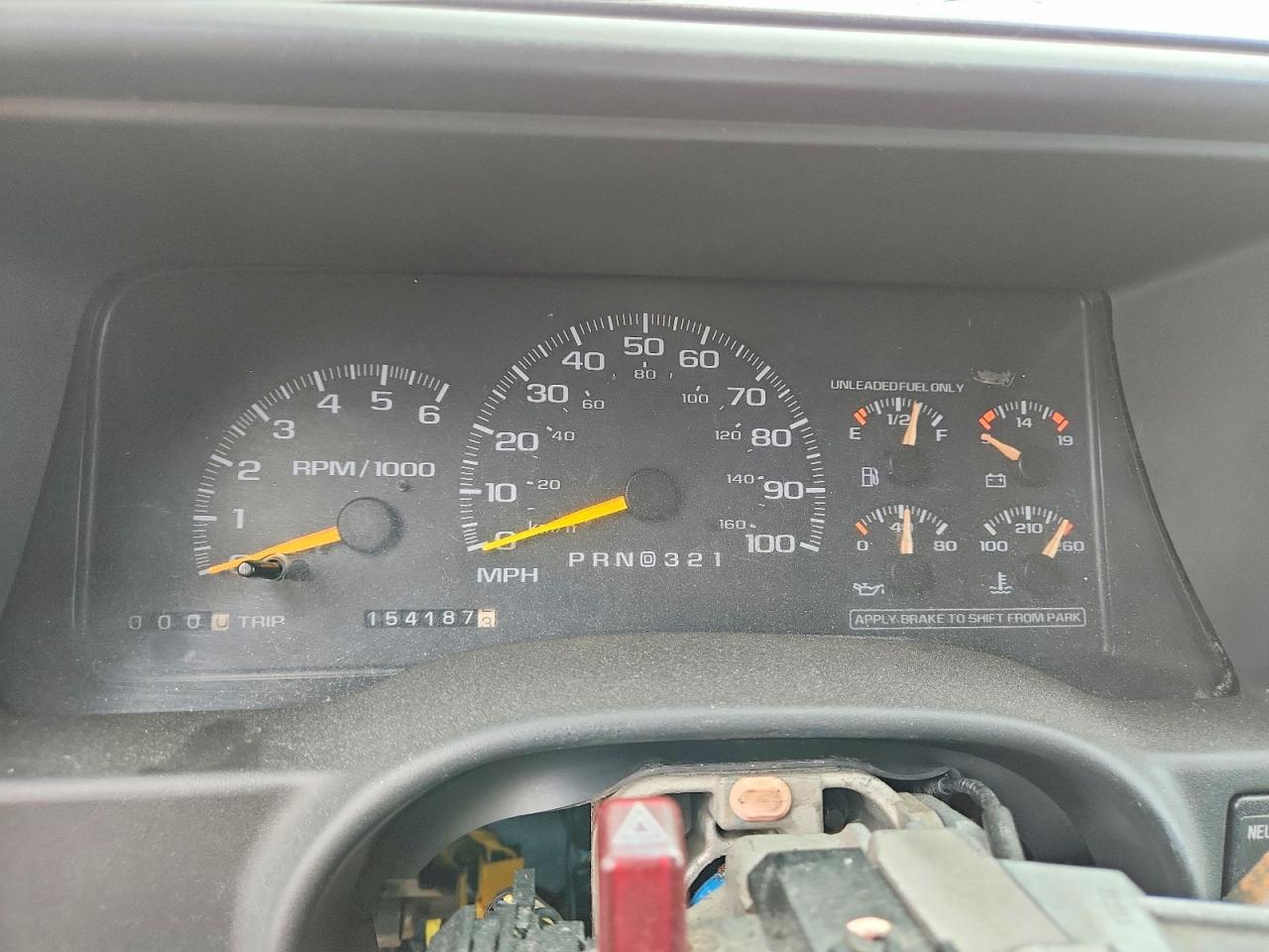 1998 Chevrolet Tahoe K1500 White vin: 3GNEK18R6WG128702