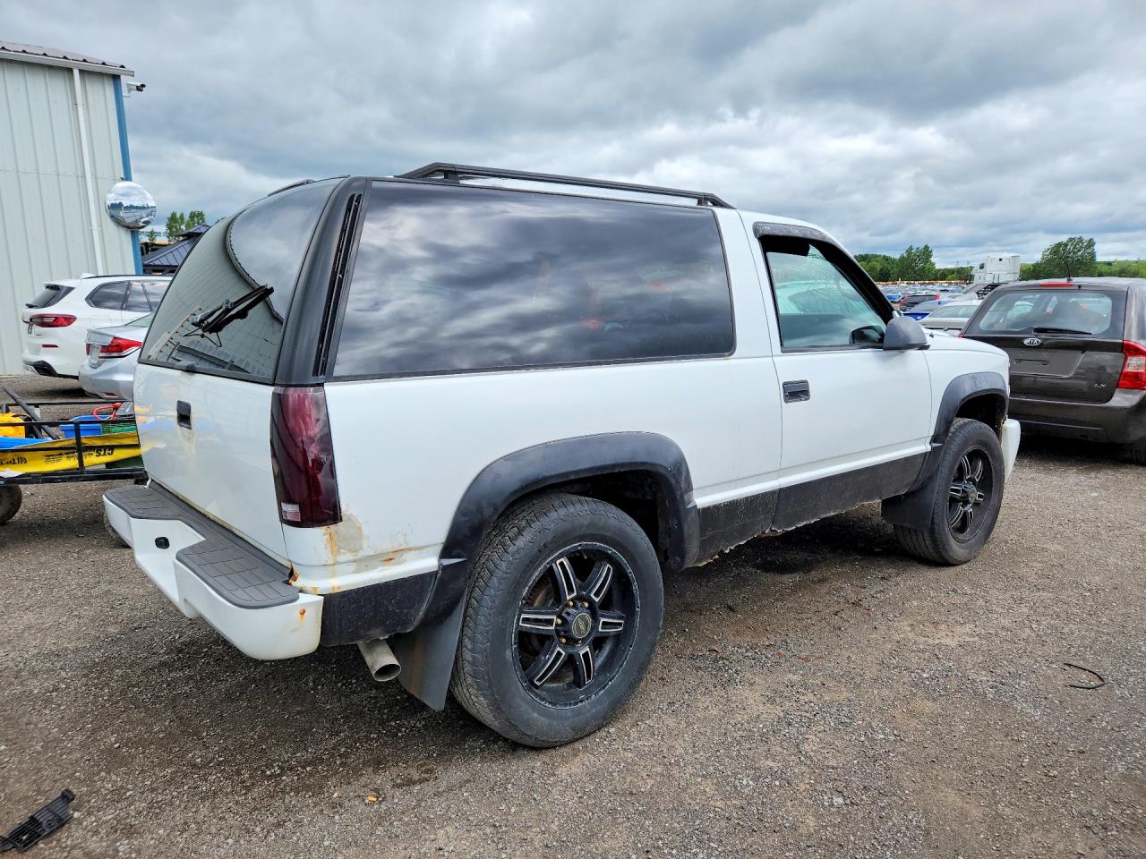 1998 Chevrolet Tahoe K1500 White vin: 3GNEK18R6WG128702