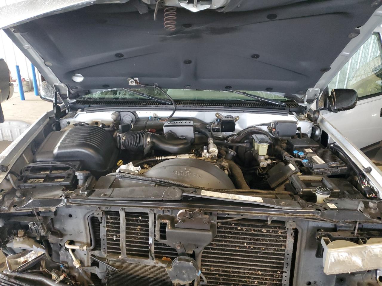 1996 Chevrolet Tahoe K1500 Серебряный vin: 3GNEK18R8TG153886
