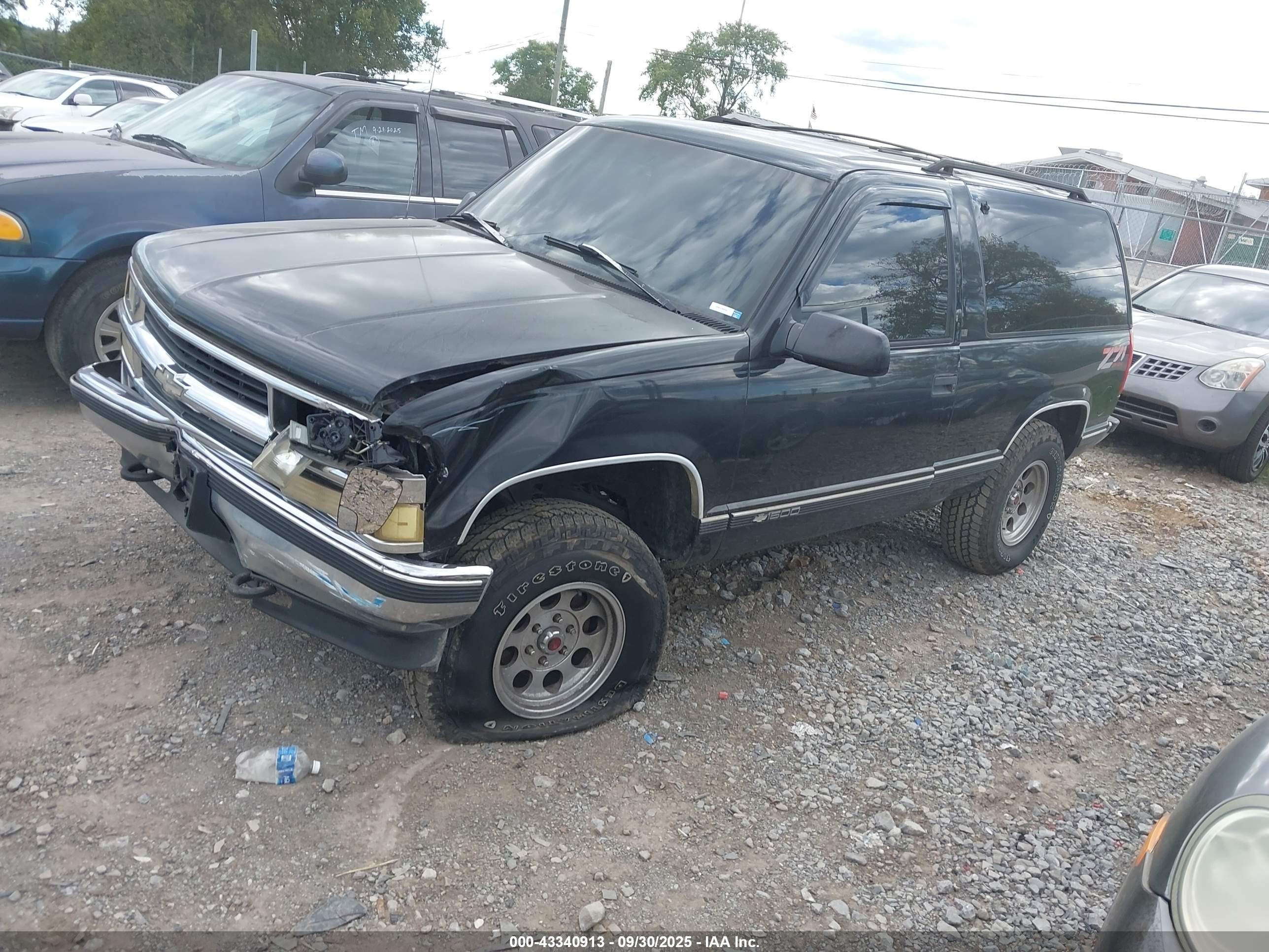 1997 Chevrolet Tahoe Black vin: 3GNEK18R8VG101807