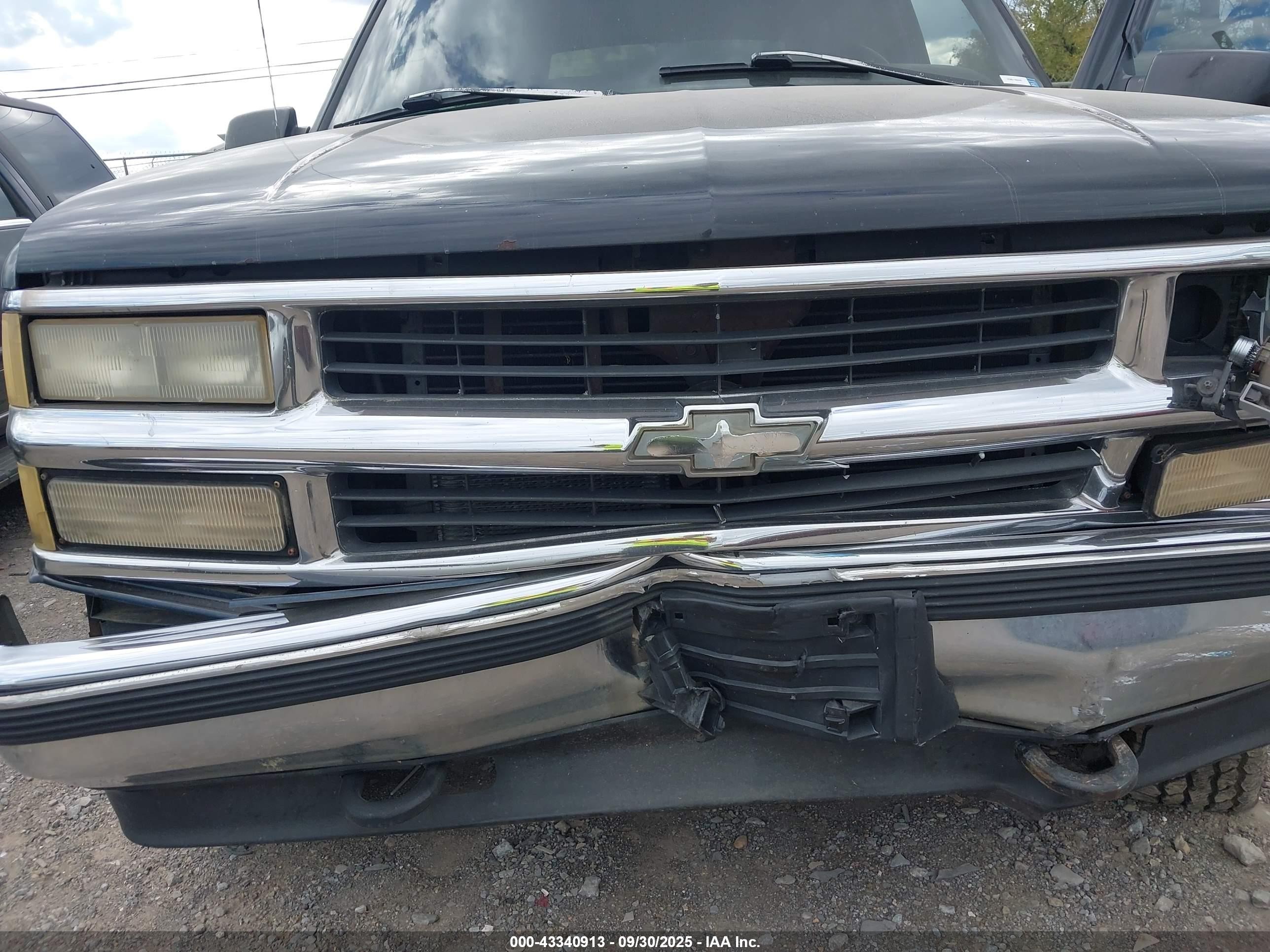 1997 Chevrolet Tahoe Black vin: 3GNEK18R8VG101807
