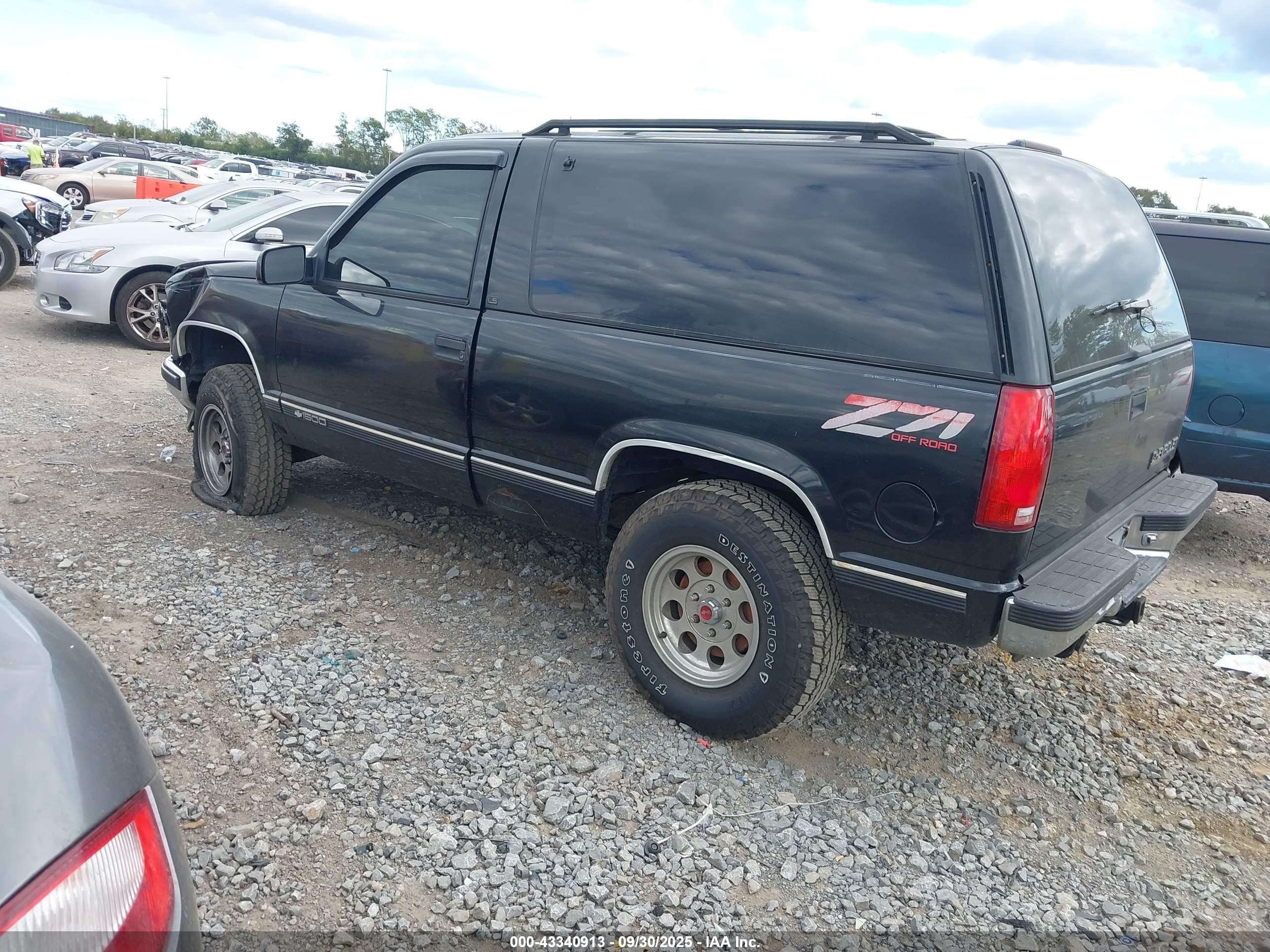 1997 Chevrolet Tahoe Black vin: 3GNEK18R8VG101807