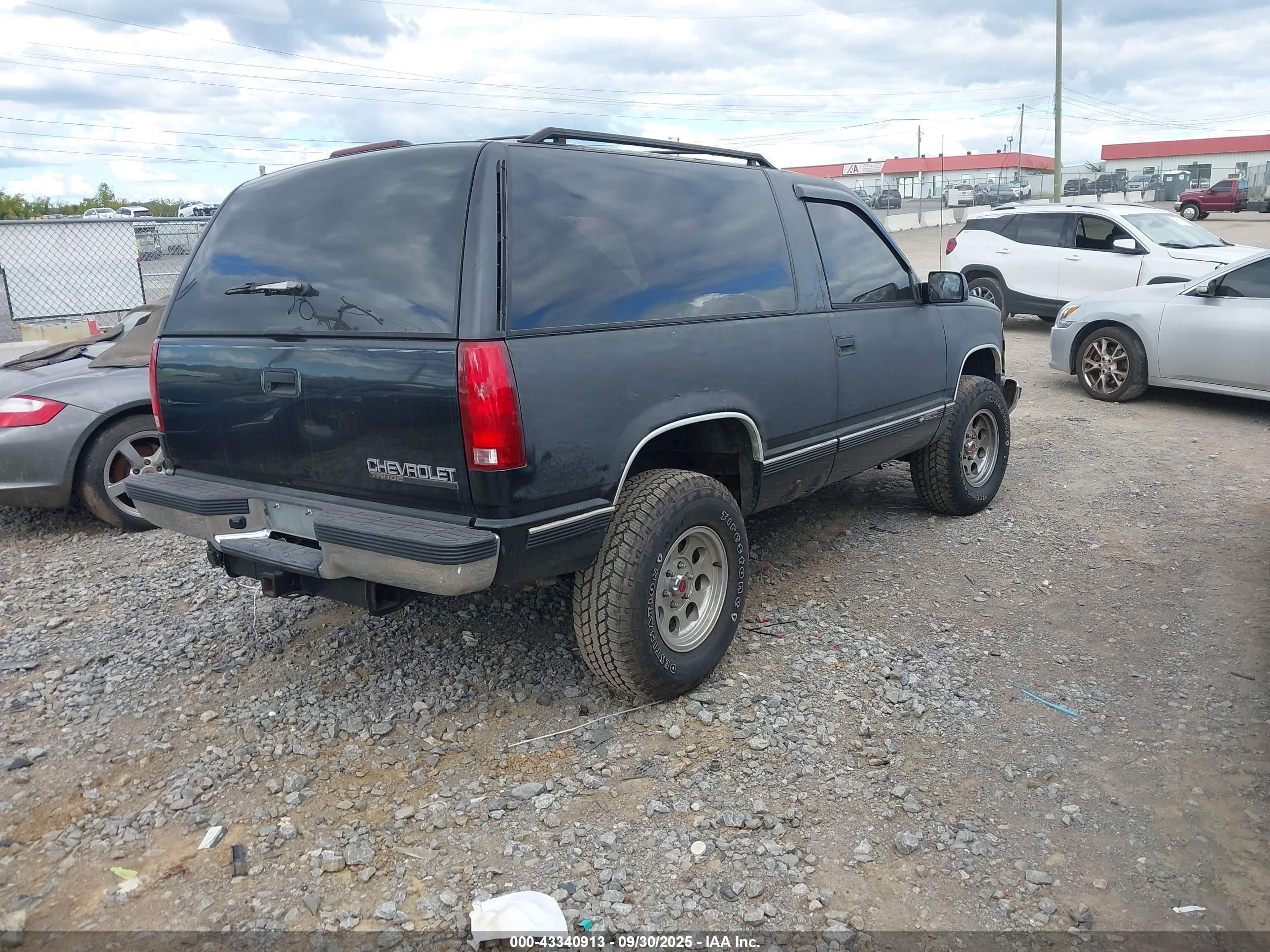 1997 Chevrolet Tahoe Black vin: 3GNEK18R8VG101807