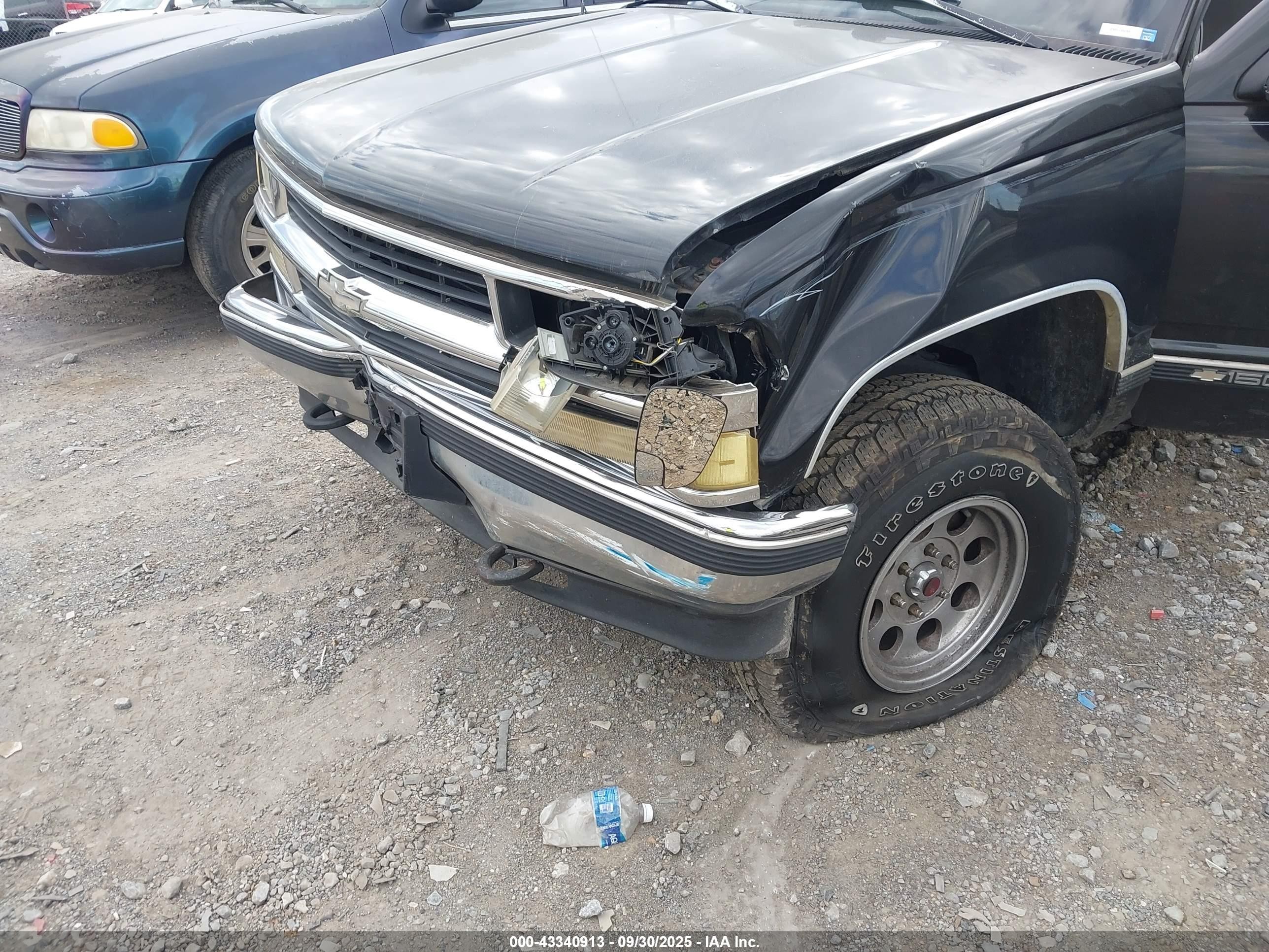 1997 Chevrolet Tahoe Black vin: 3GNEK18R8VG101807