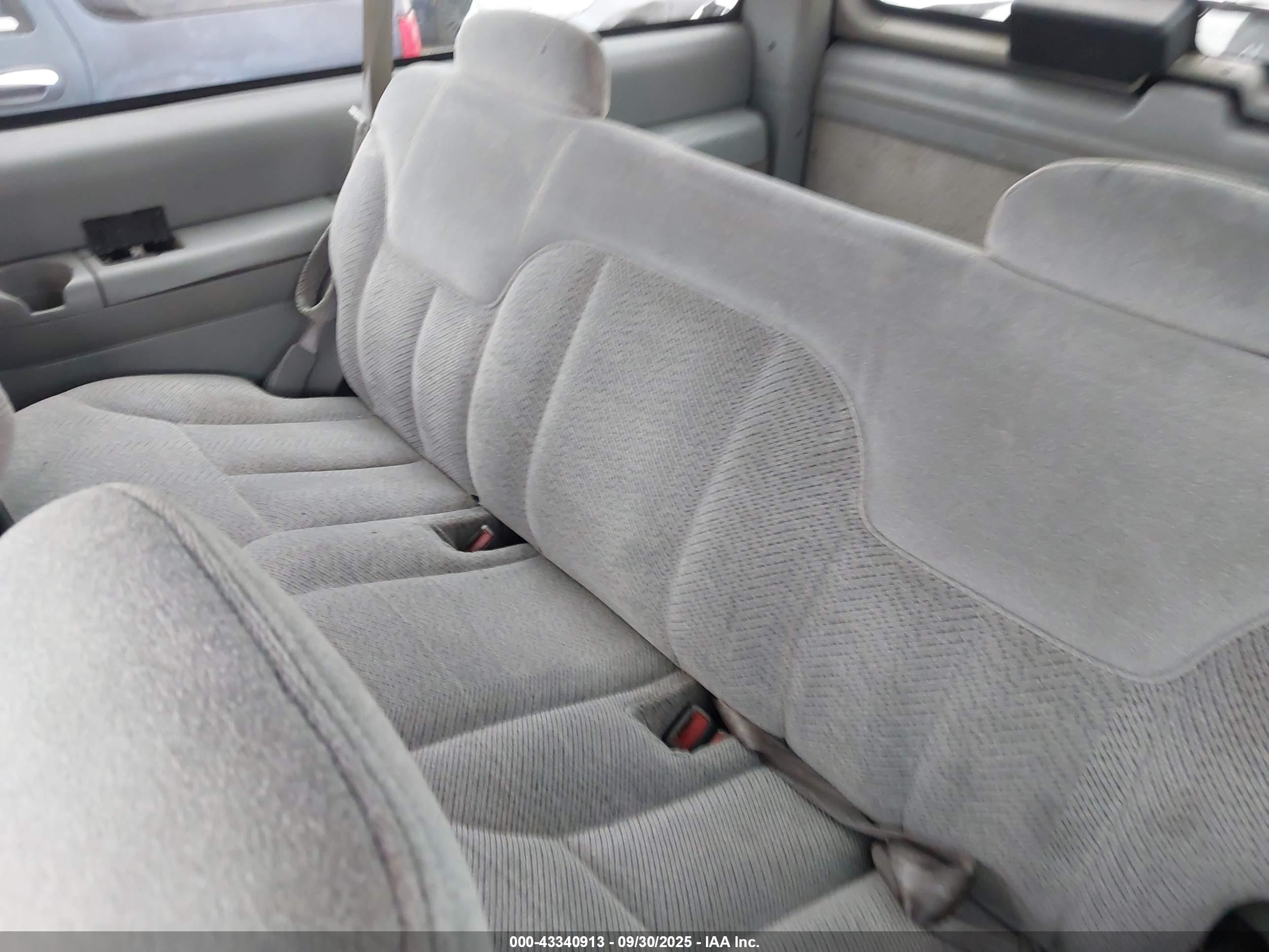 1997 Chevrolet Tahoe Black vin: 3GNEK18R8VG101807