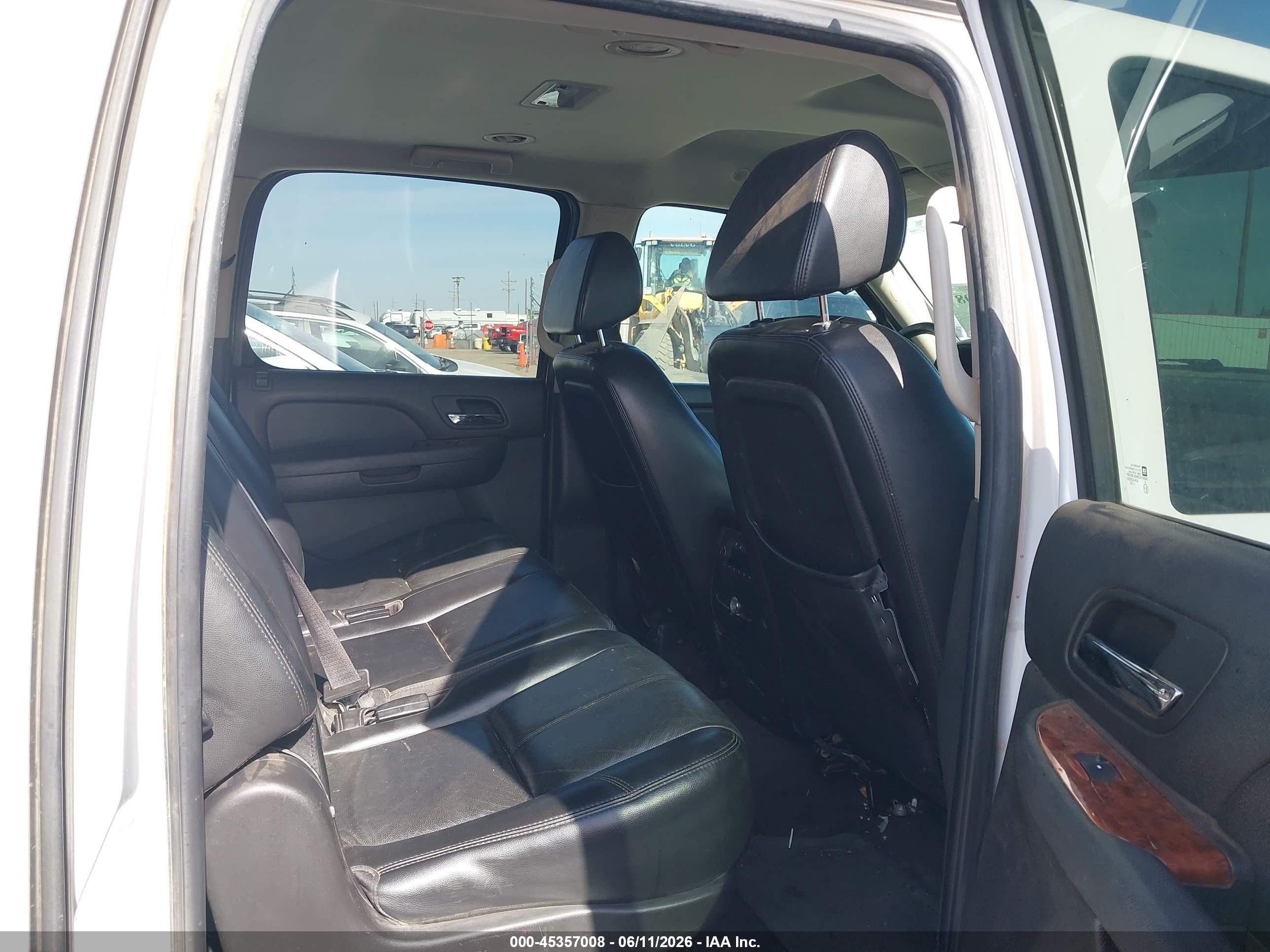2007 Chevrolet Suburban 1500 Lt White vin: 3GNFC16017G258362