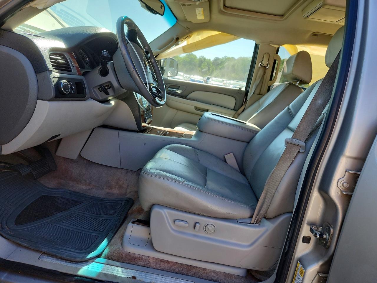 2008 Chevrolet Suburban C1500 Ls Tan vin: 3GNFC16018G174074