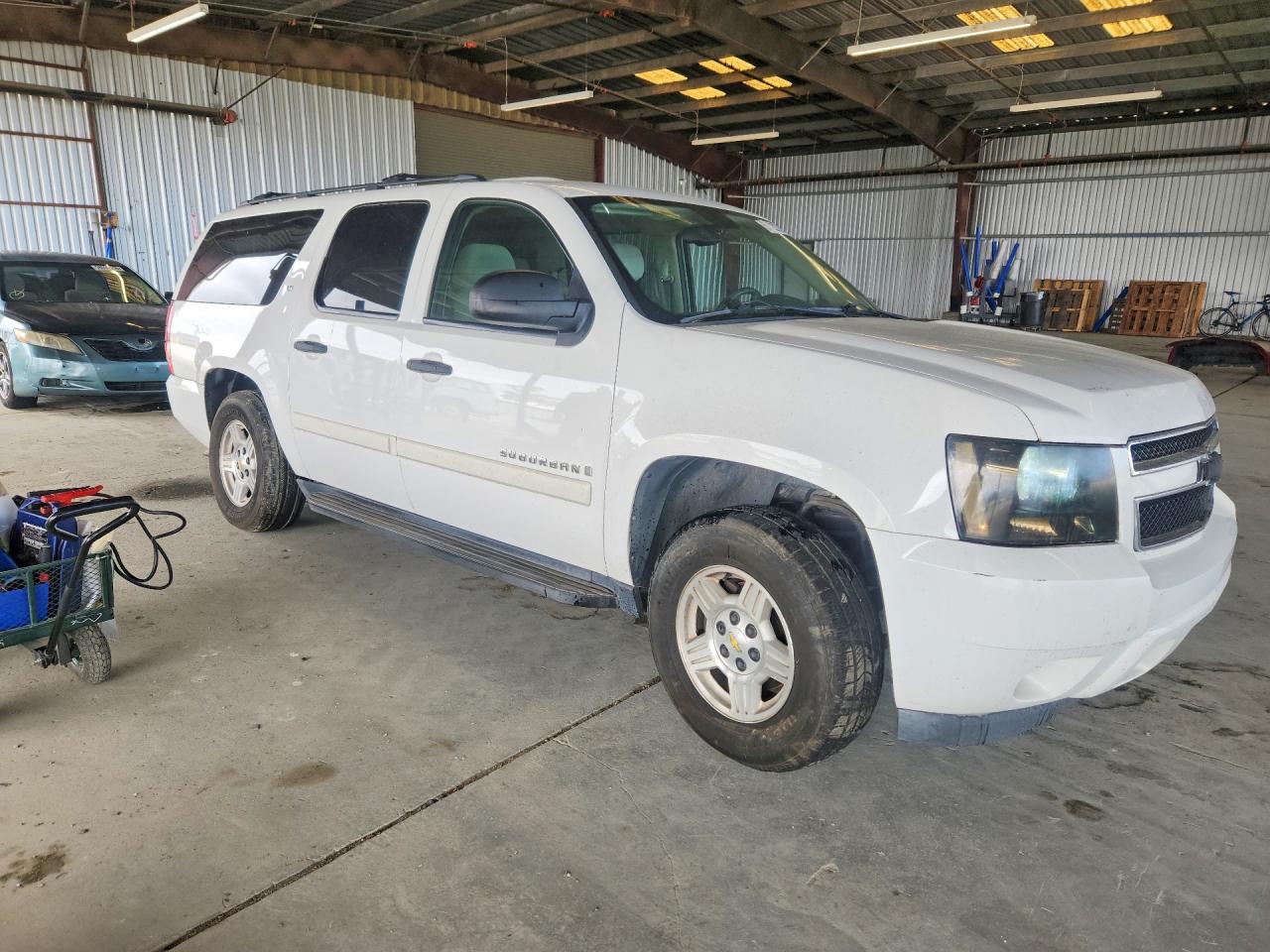2008 Chevrolet Suburban C1500 Ls White vin: 3GNFC16028G302838