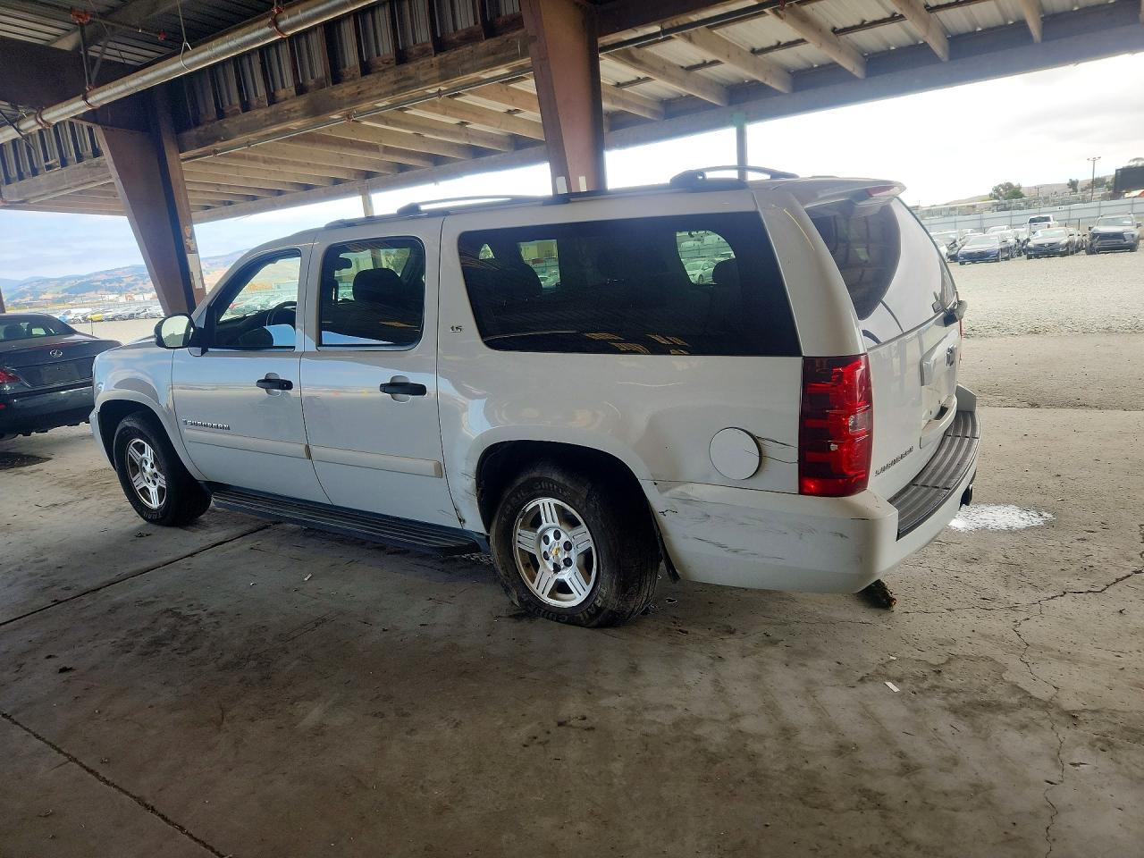 2008 Chevrolet Suburban C1500 Ls White vin: 3GNFC16028G302838