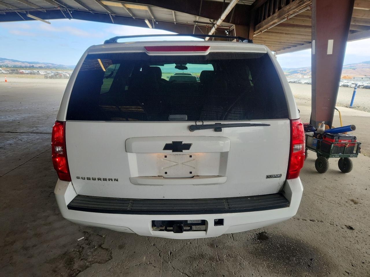 2008 Chevrolet Suburban C1500 Ls White vin: 3GNFC16028G302838