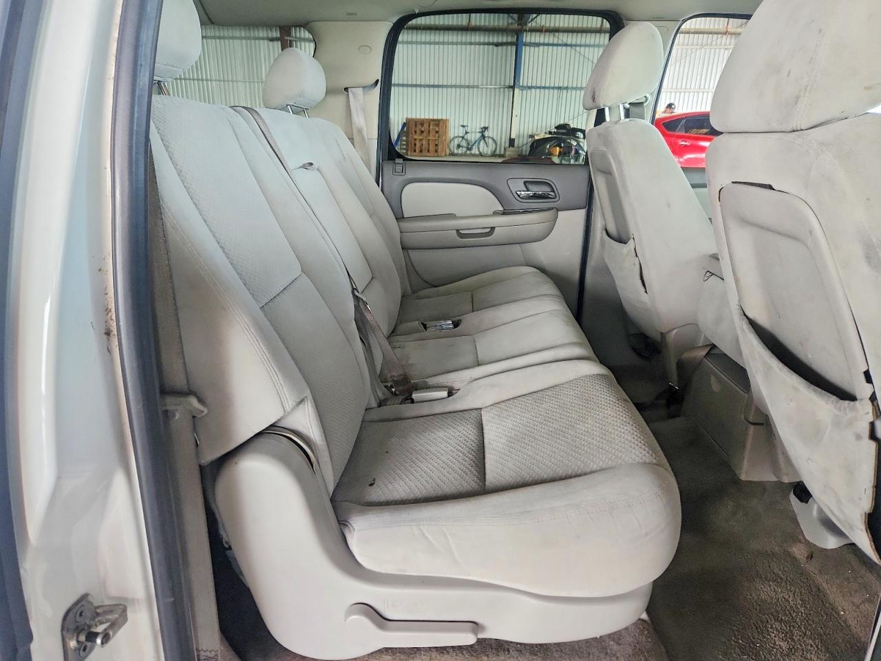 2008 Chevrolet Suburban C1500 Ls White vin: 3GNFC16028G302838