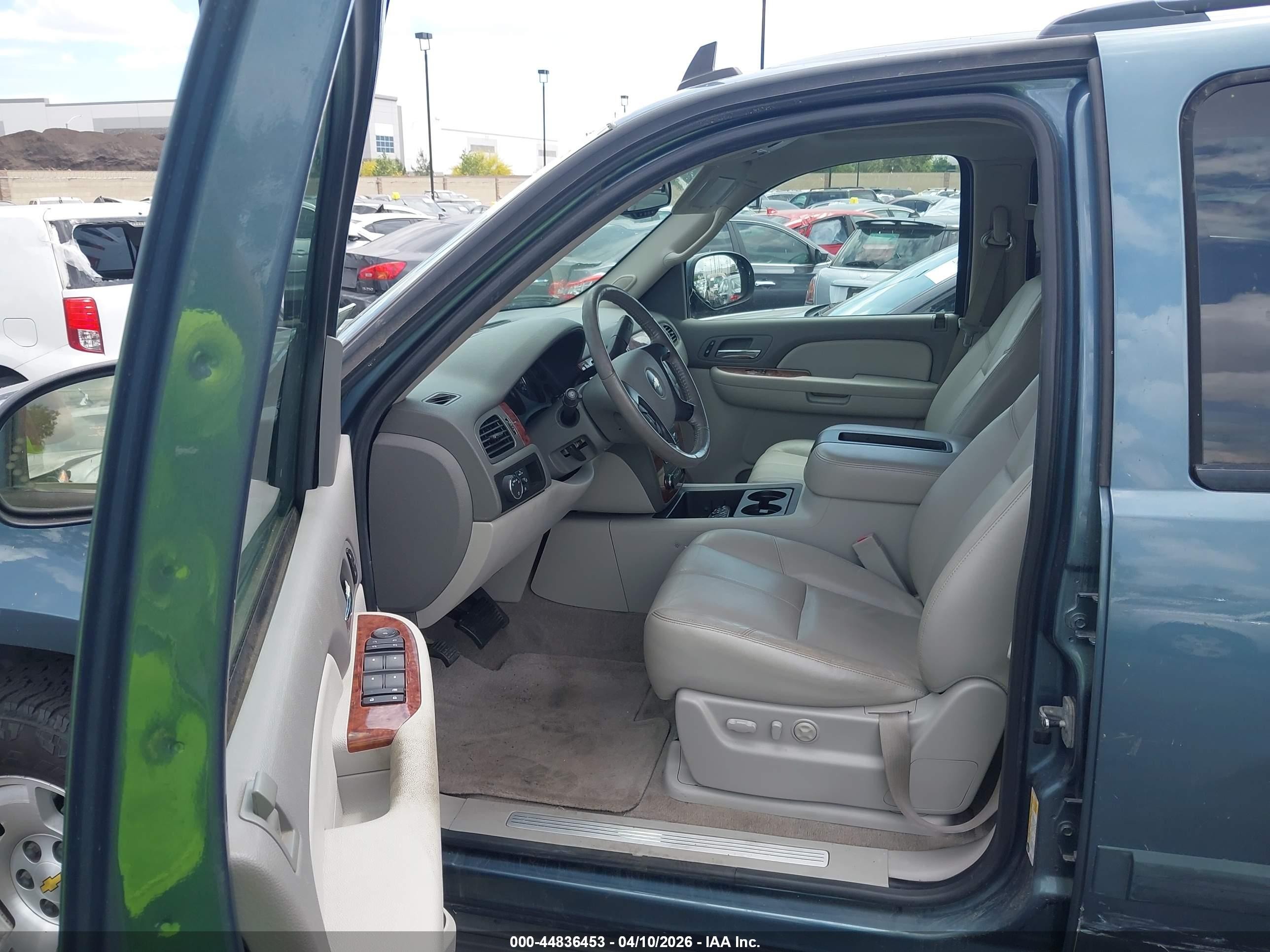 2008 Chevrolet Suburban 1500 Lt Light Blue vin: 3GNFC16038G285208