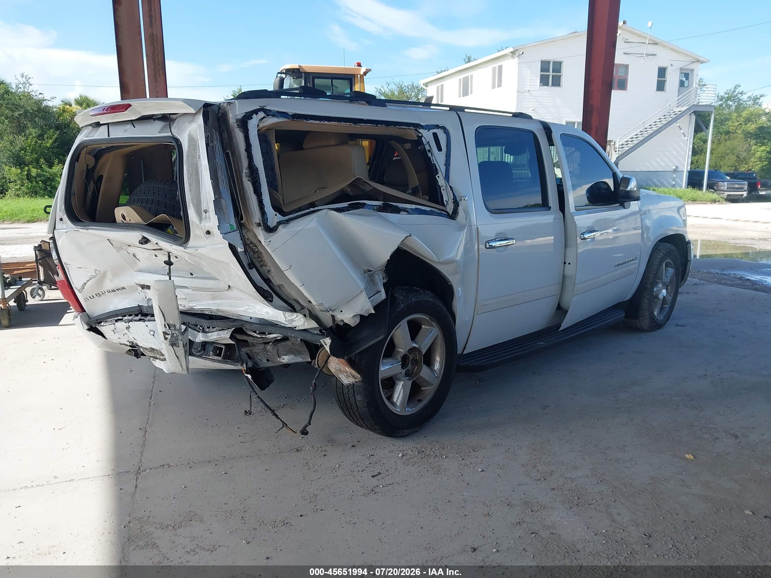 2007 Chevrolet Suburban Ltz White vin: 3GNFC16047G263524