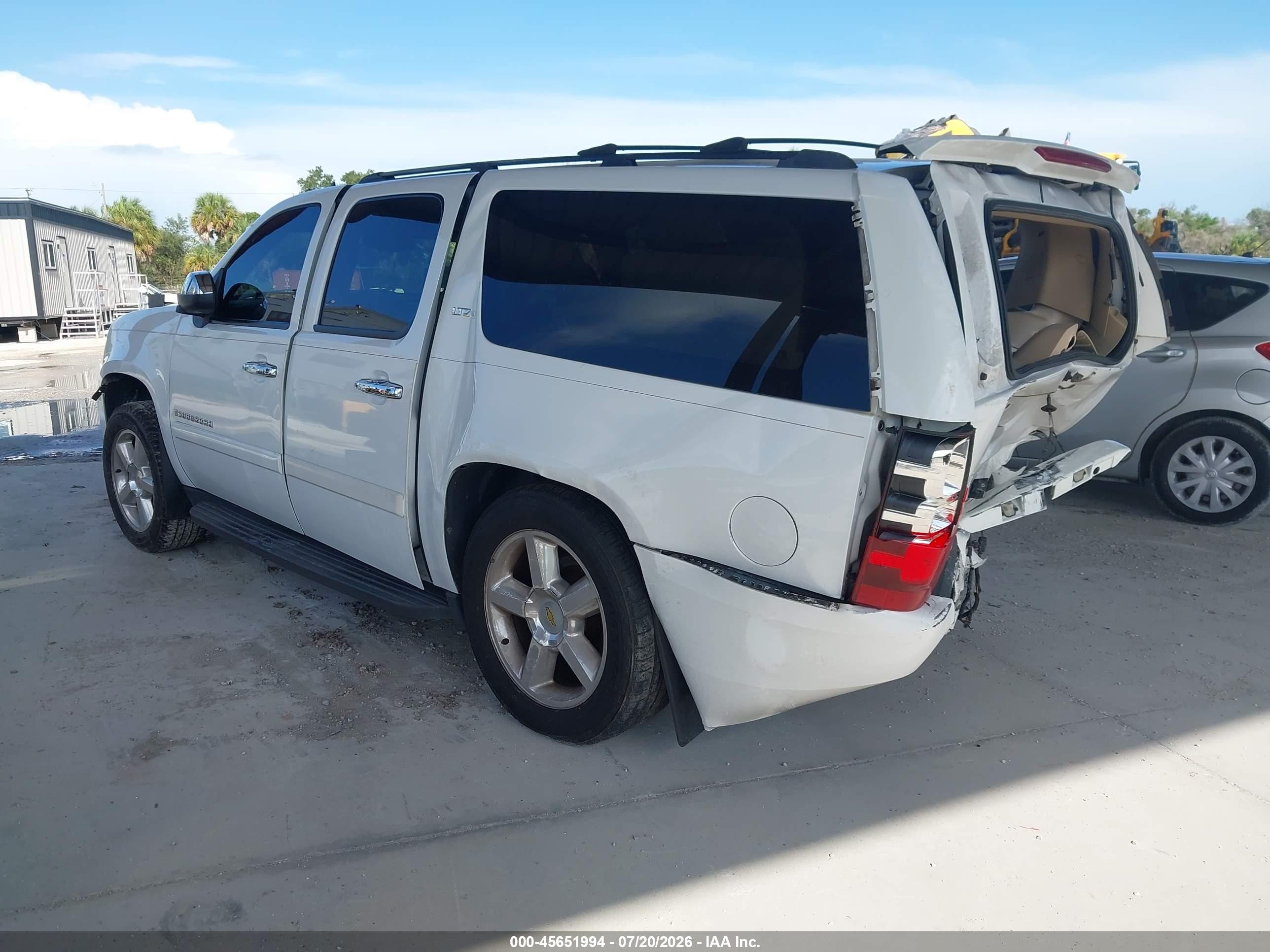 2007 Chevrolet Suburban Ltz White vin: 3GNFC16047G263524