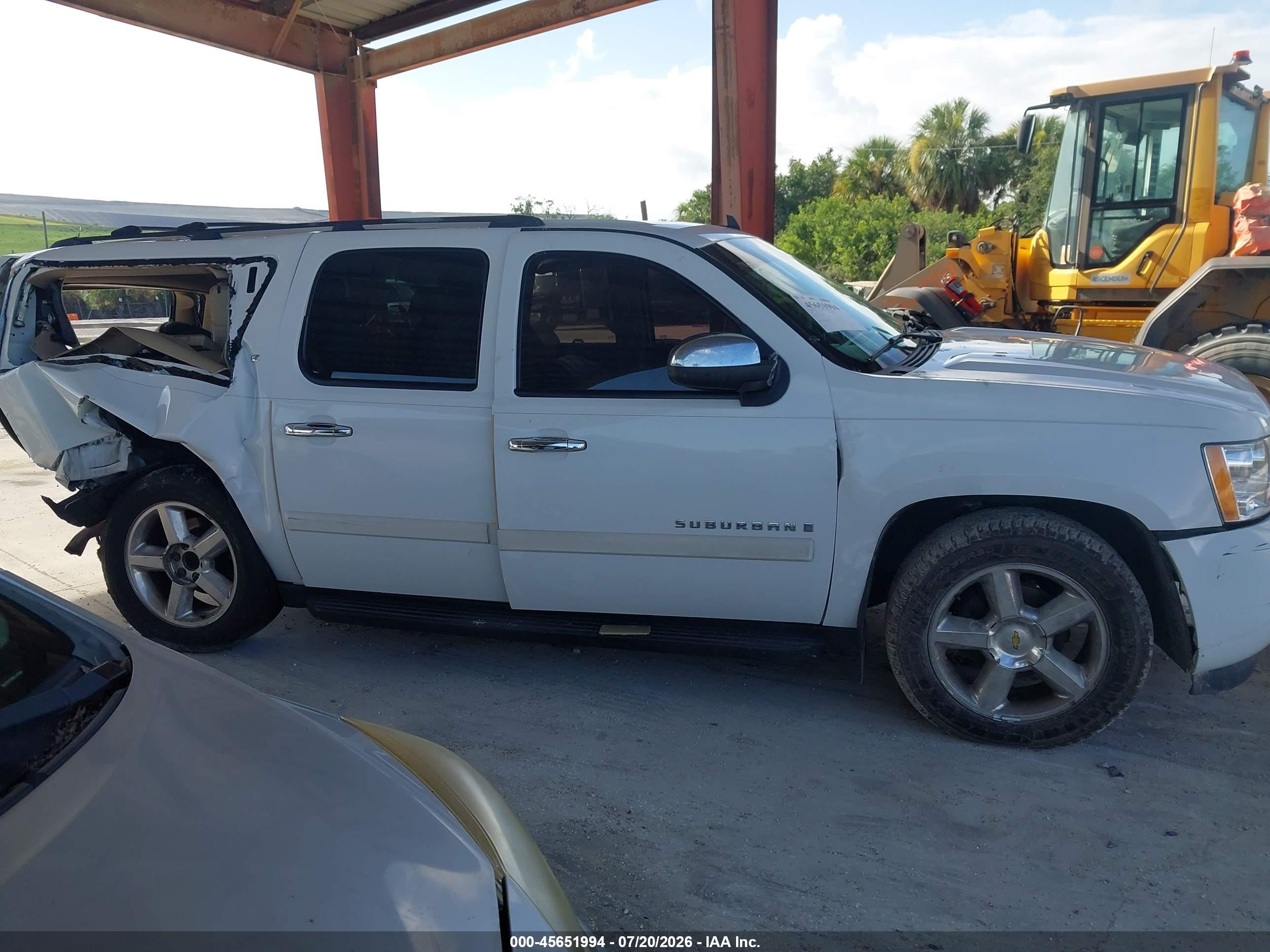 2007 Chevrolet Suburban Ltz White vin: 3GNFC16047G263524