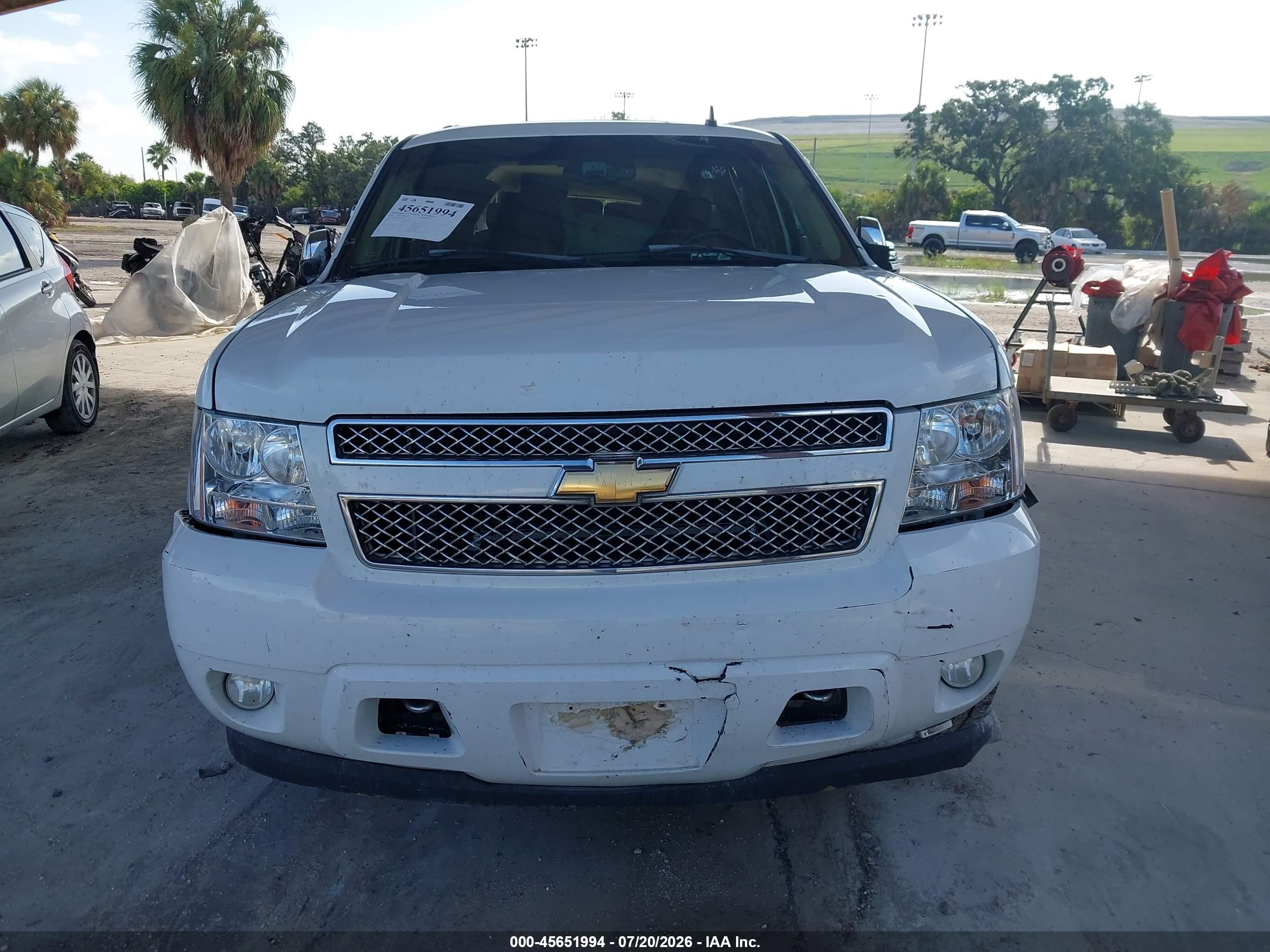 2007 Chevrolet Suburban Ltz White vin: 3GNFC16047G263524