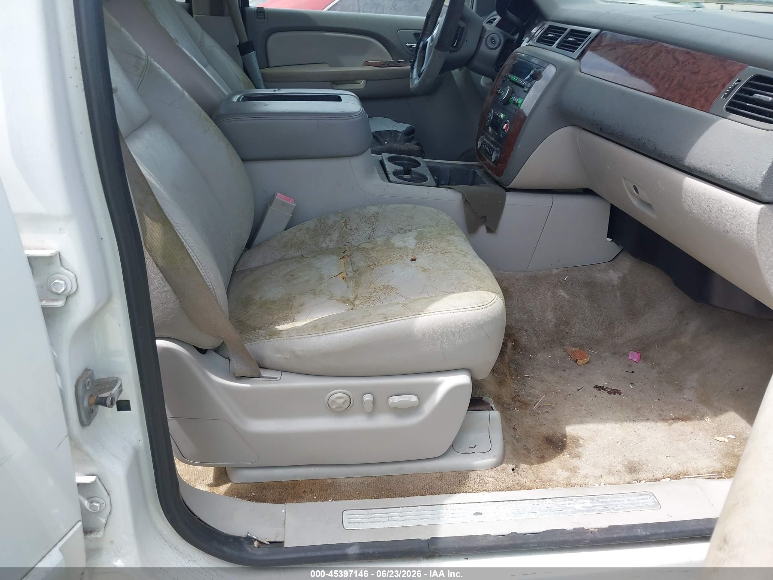 2008 Chevrolet Suburban 1500 Lt White vin: 3GNFC16058G104352