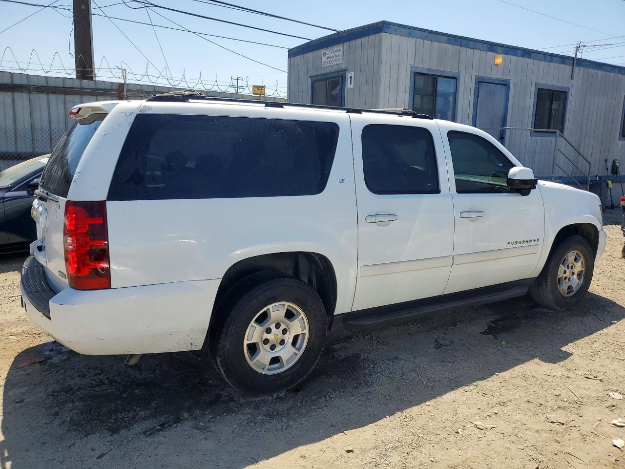 2007 Chevrolet Suburban C1500 White vin: 3GNFC16067G173954