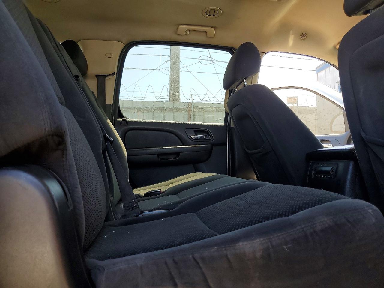 2007 Chevrolet Suburban C1500 White vin: 3GNFC16067G173954
