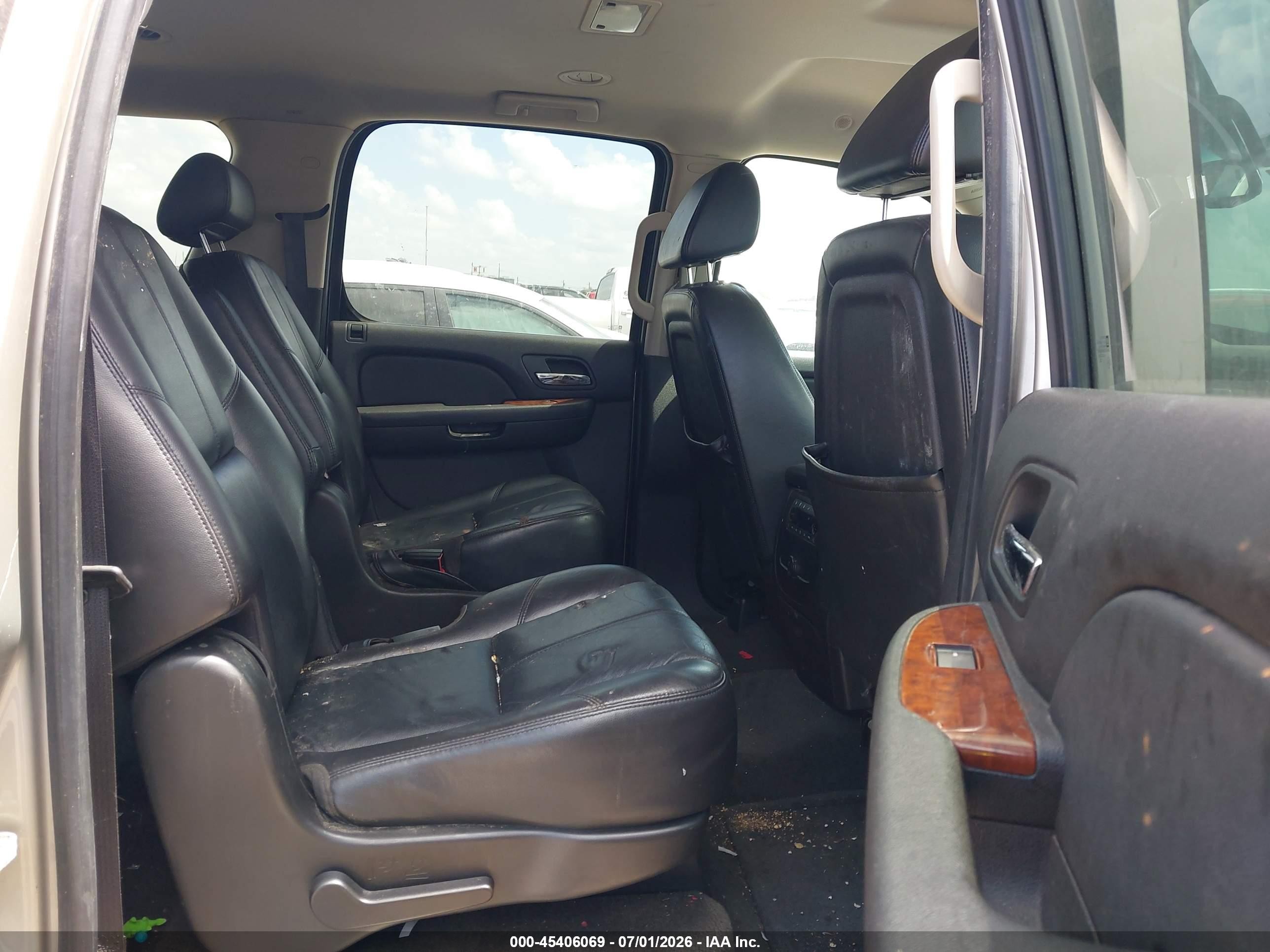 2008 Chevrolet Suburban 1500 Ltz Silver vin: 3GNFC16068G188178