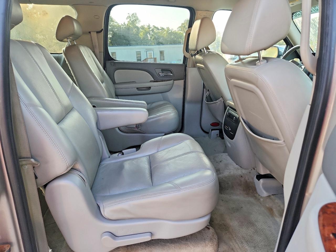 2007 Chevrolet Suburban C1500 Silver vin: 3GNFC16077G261136