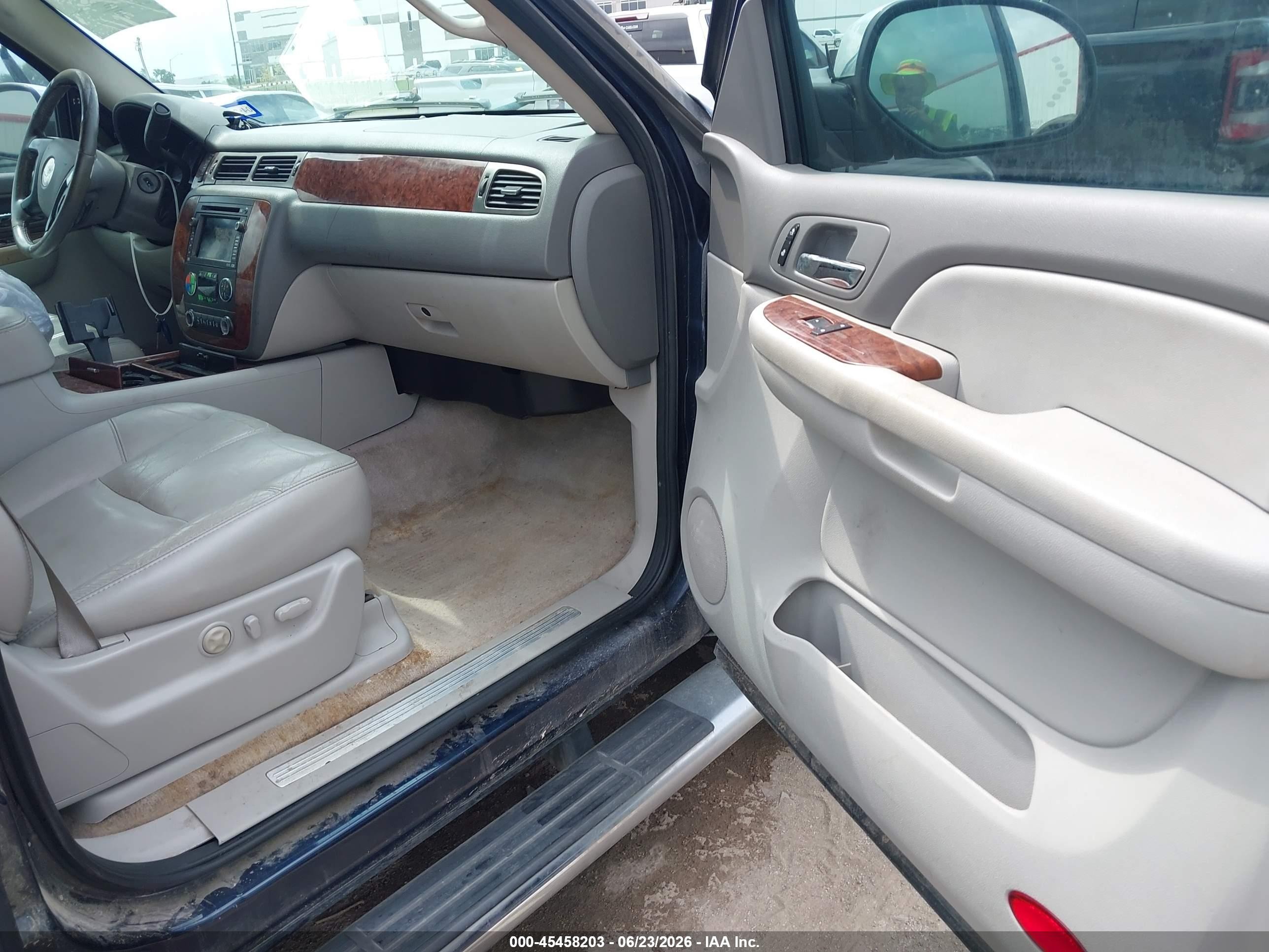 2007 Chevrolet Suburban Ltz Синий vin: 3GNFC16077G264330