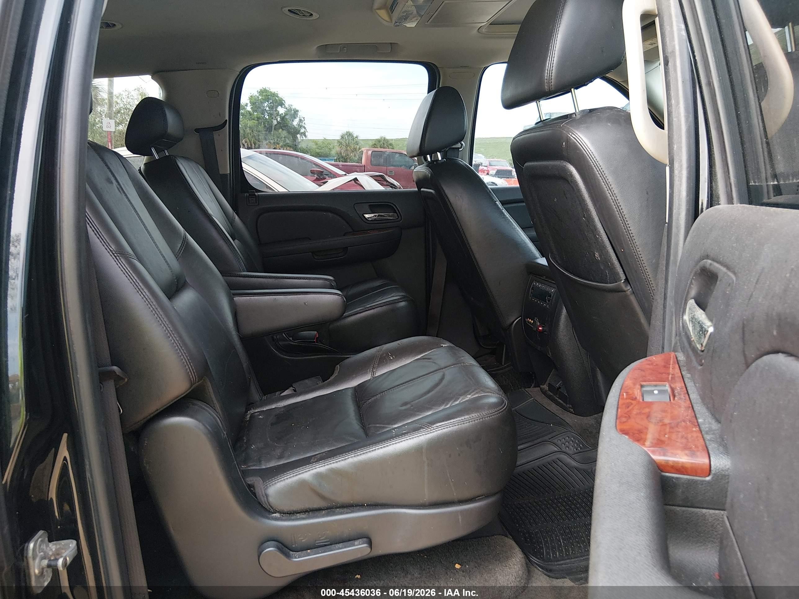 2008 Chevrolet Suburban 1500 Ltz Black vin: 3GNFC16078G203111