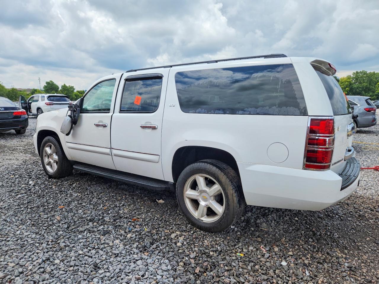 2008 Chevrolet Suburban C1500 Ls White vin: 3GNFC16098G206690