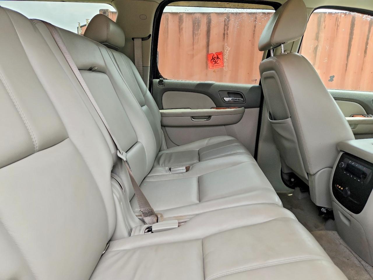 2008 Chevrolet Suburban C1500 Ls White vin: 3GNFC16098G206690