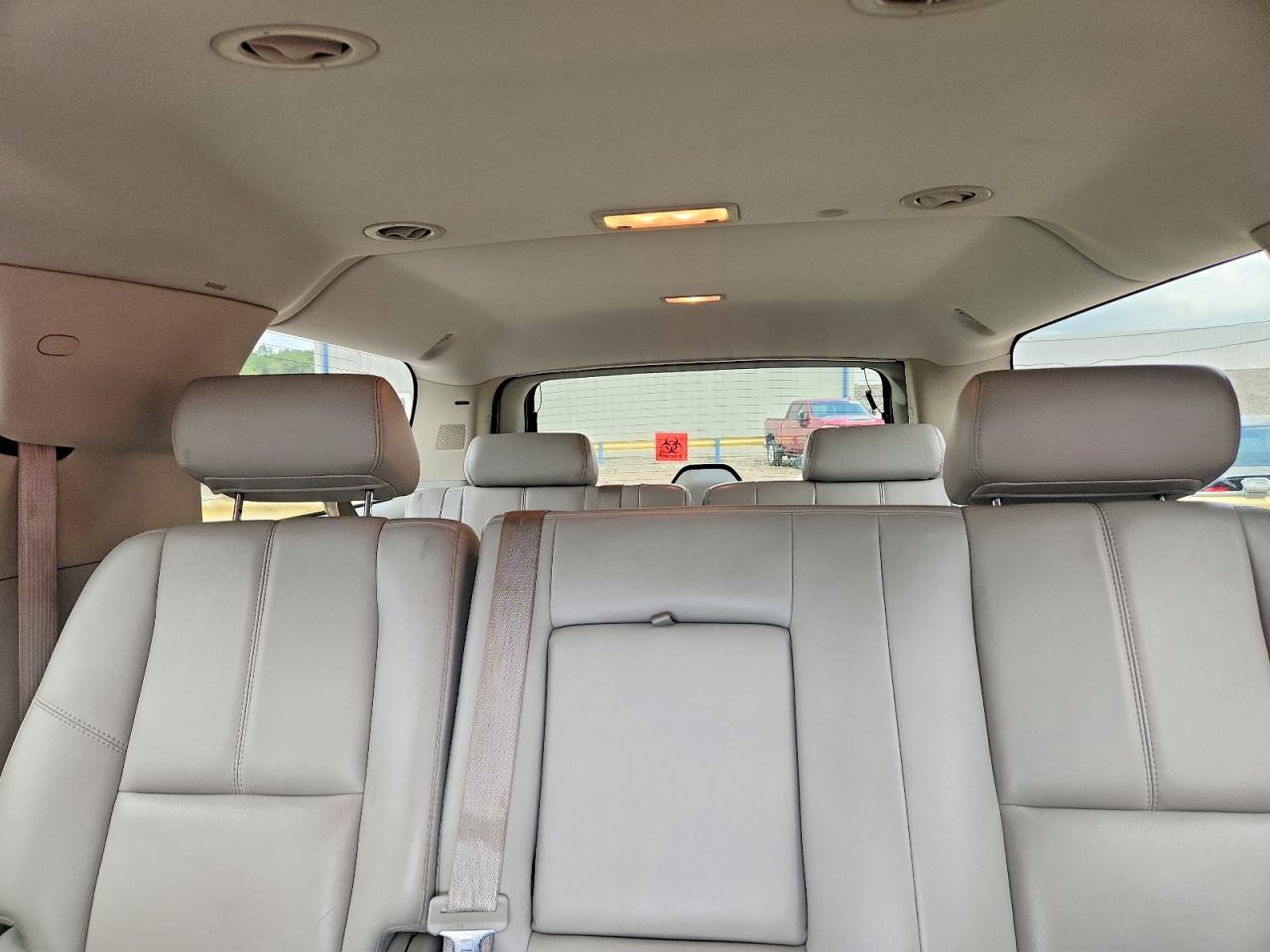2008 Chevrolet Suburban C1500 Ls White vin: 3GNFC16098G206690