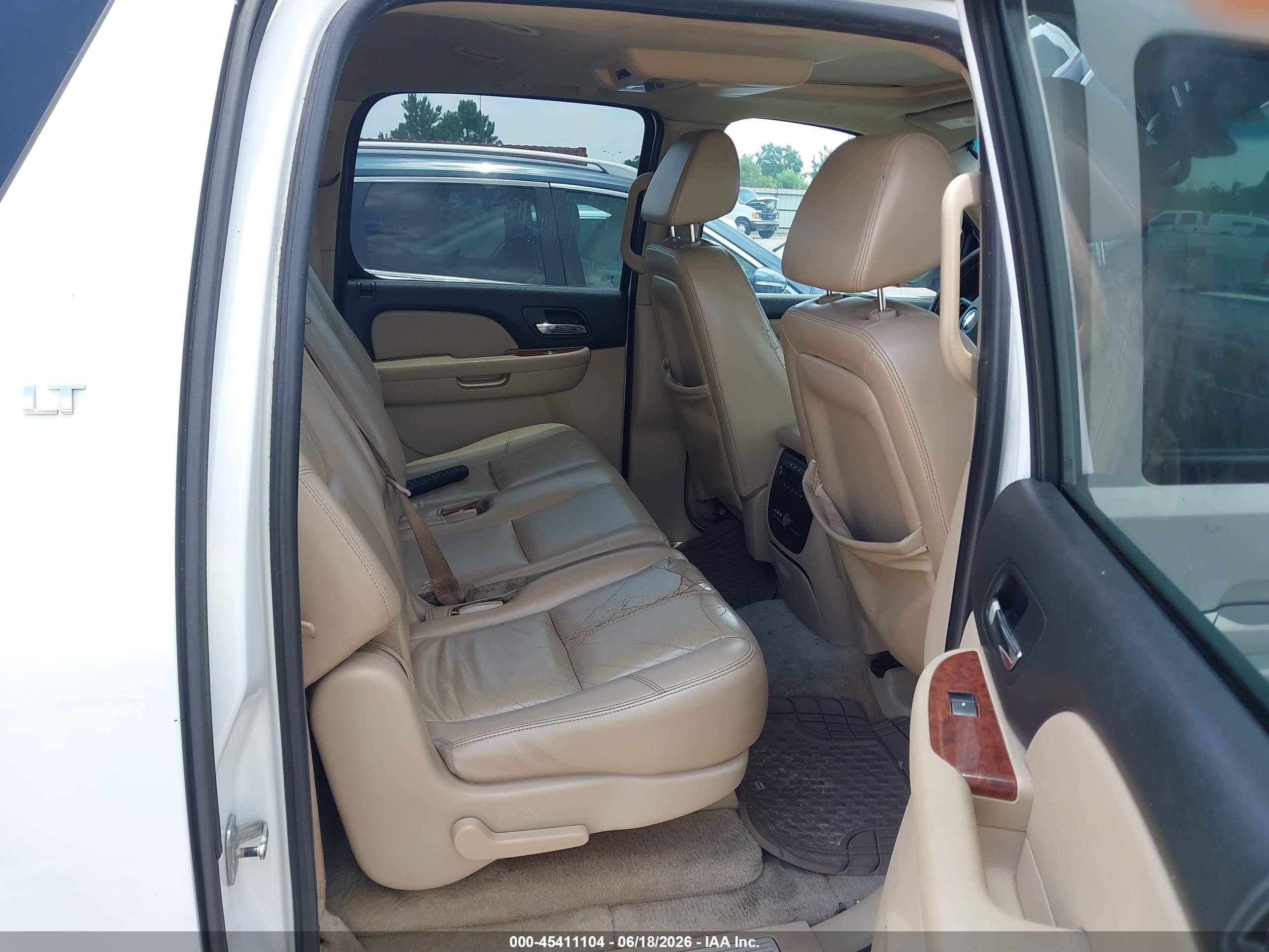 2007 Chevrolet Suburban 1500 Lt White vin: 3GNFC16J27G162488