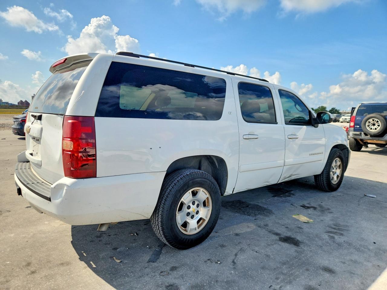 2007 Chevrolet Suburban C1500 Белый vin: 3GNFC16J57G173727
