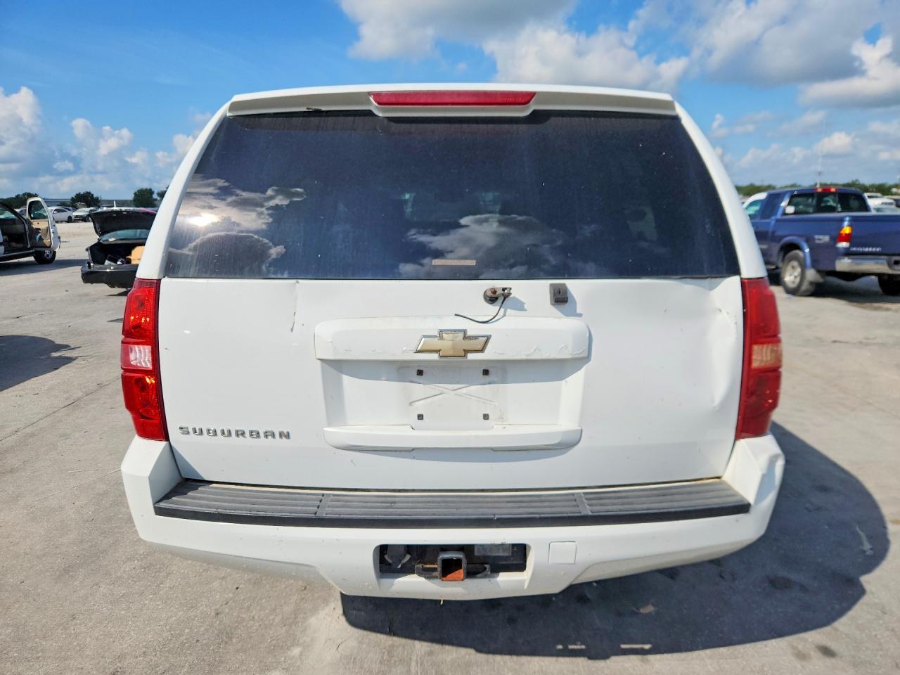 2007 Chevrolet Suburban C1500 Белый vin: 3GNFC16J57G173727