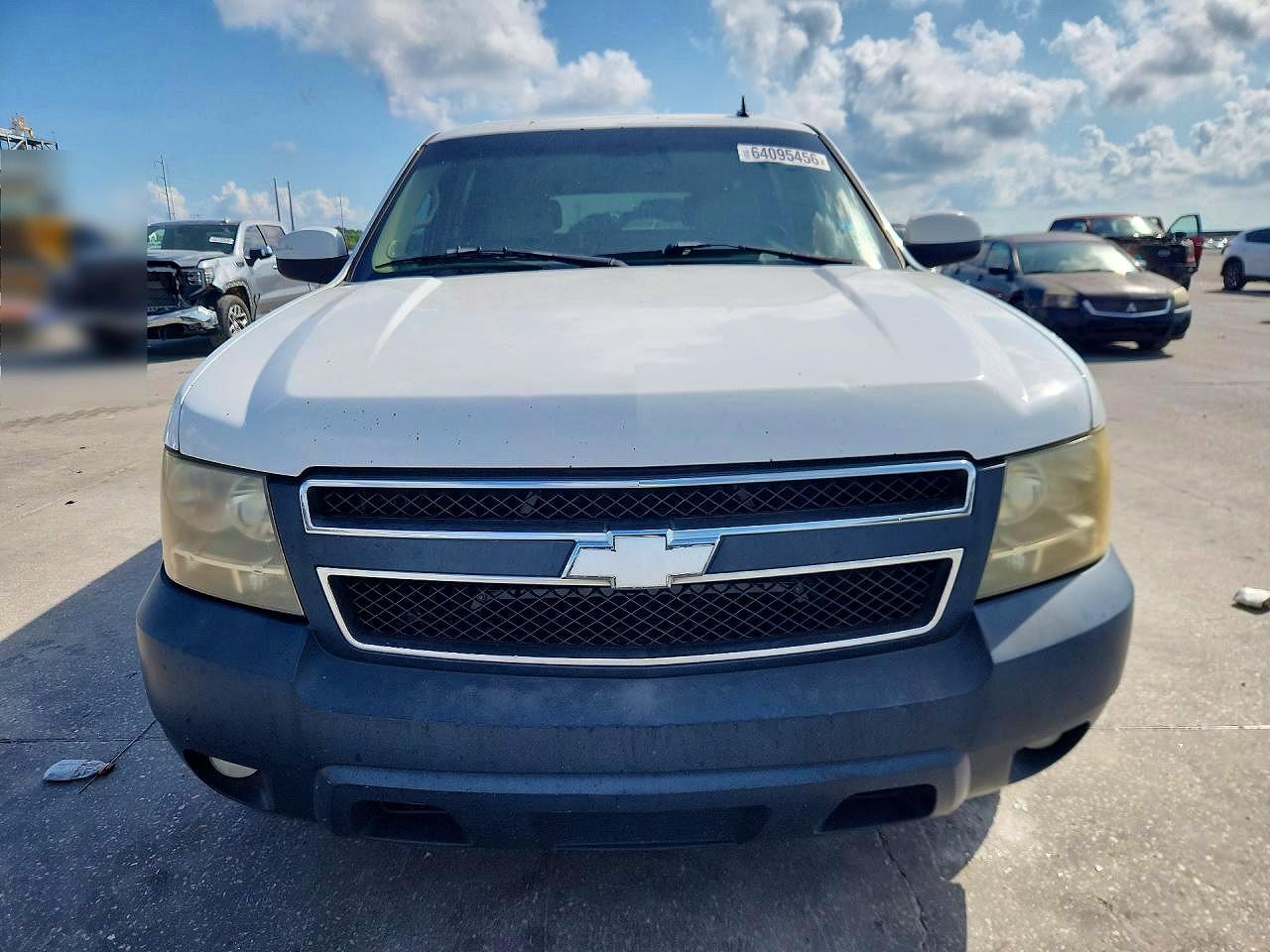 2007 Chevrolet Suburban C1500 Белый vin: 3GNFC16J57G173727