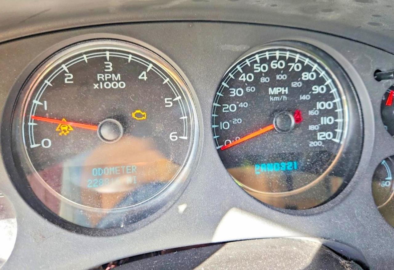 2007 Chevrolet Suburban C1500 Белый vin: 3GNFC16J57G173727