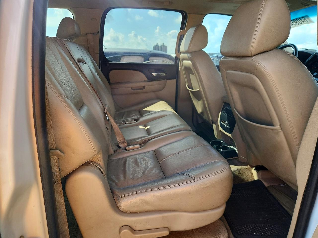 2007 Chevrolet Suburban C1500 Белый vin: 3GNFC16J57G173727
