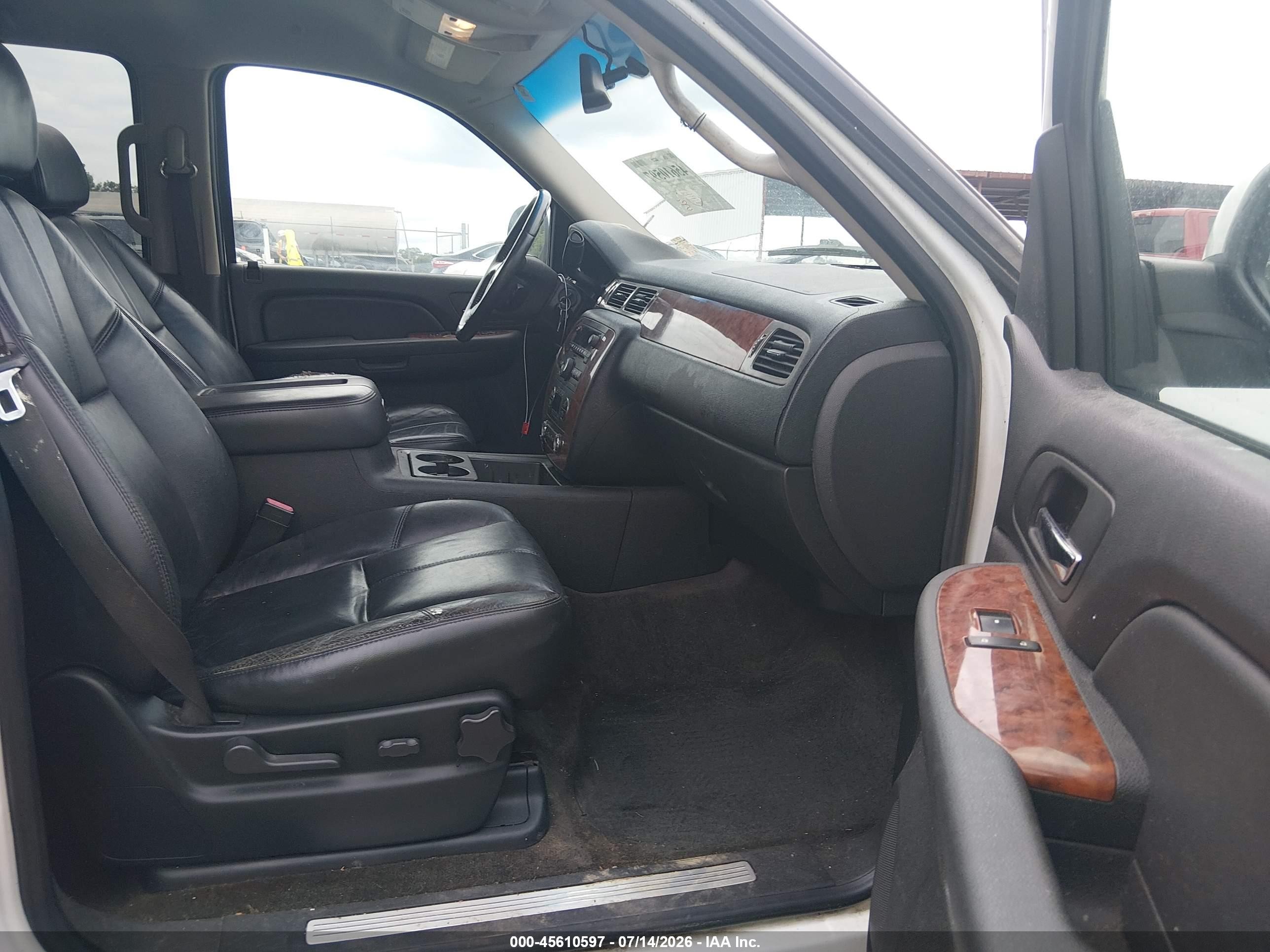 2008 Chevrolet Suburban 1500 Lt White vin: 3GNFC16J78G271014